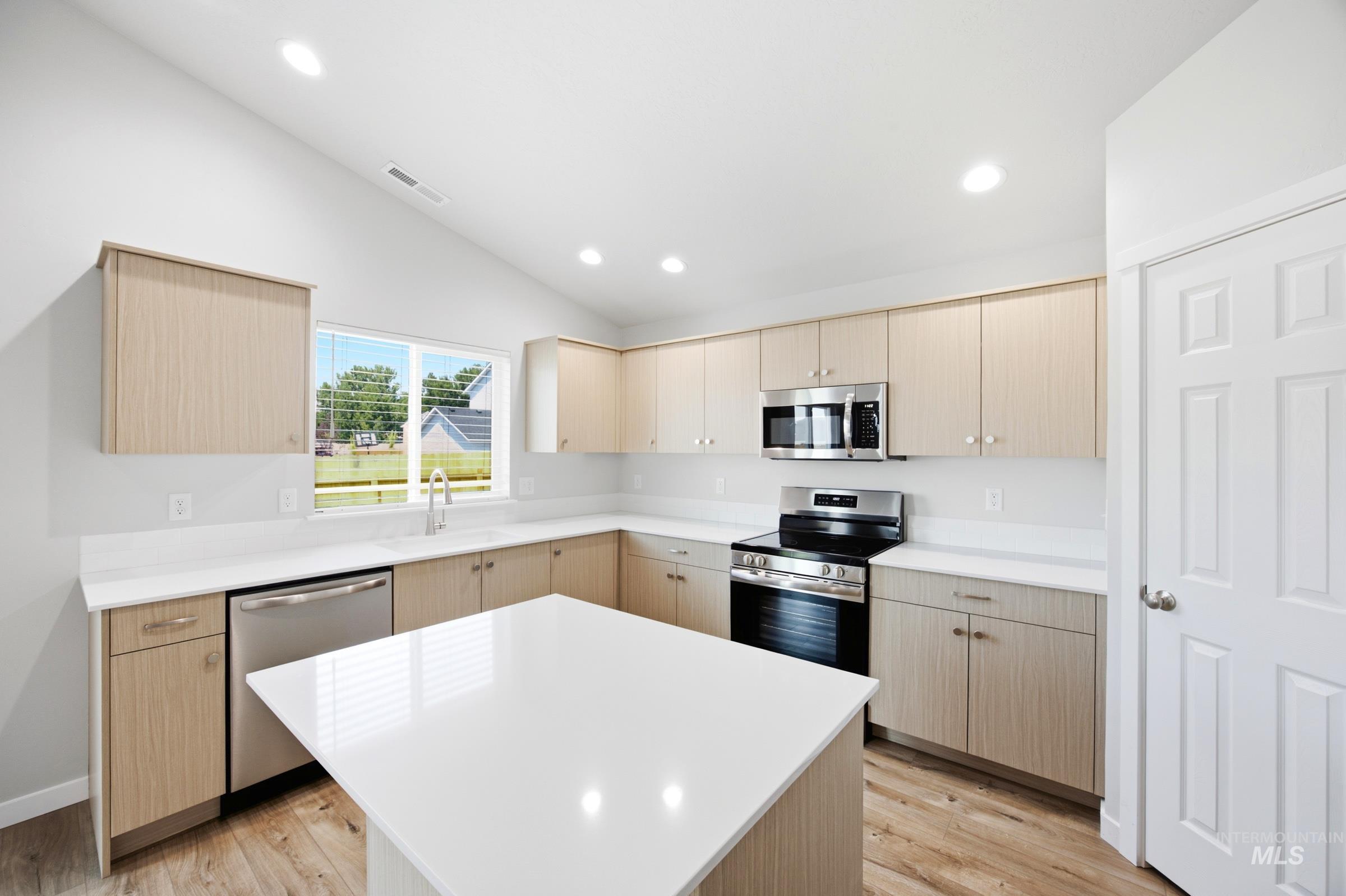 1085 Grass Pond Ave, Middleton, Idaho 83644, 4 Bedrooms, 2 Bathrooms, Residential For Sale, Price $456,990,MLS 98994779