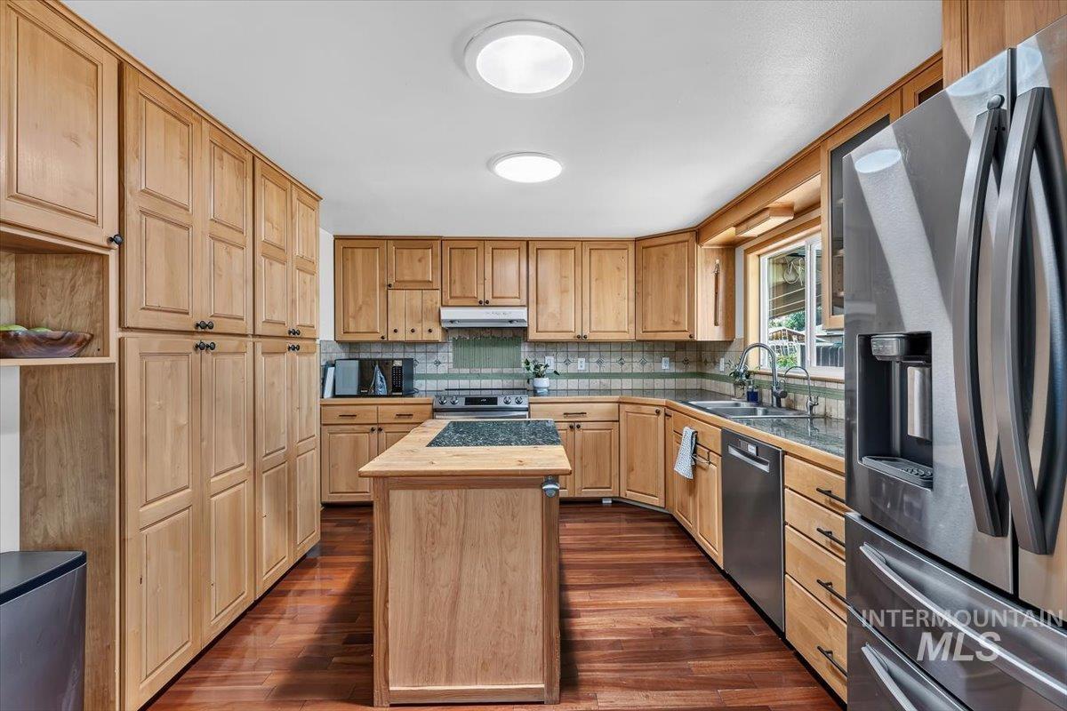 1216 Vista Dr, Emmett, Idaho 83617, 4 Bedrooms, 1.5 Bathrooms, Residential For Sale, Price $365,000, 98994780