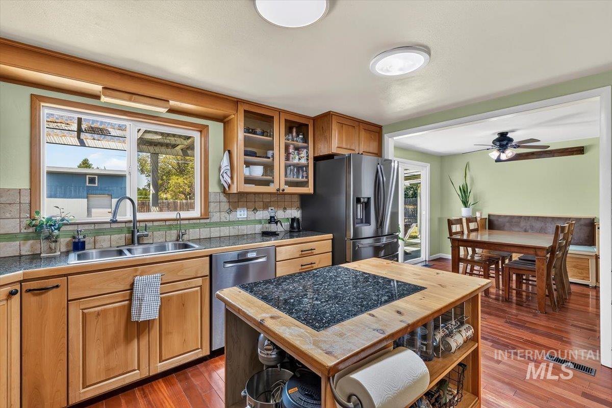 1216 Vista Dr, Emmett, Idaho 83617, 4 Bedrooms, 1.5 Bathrooms, Residential For Sale, Price $365,000, 98994780