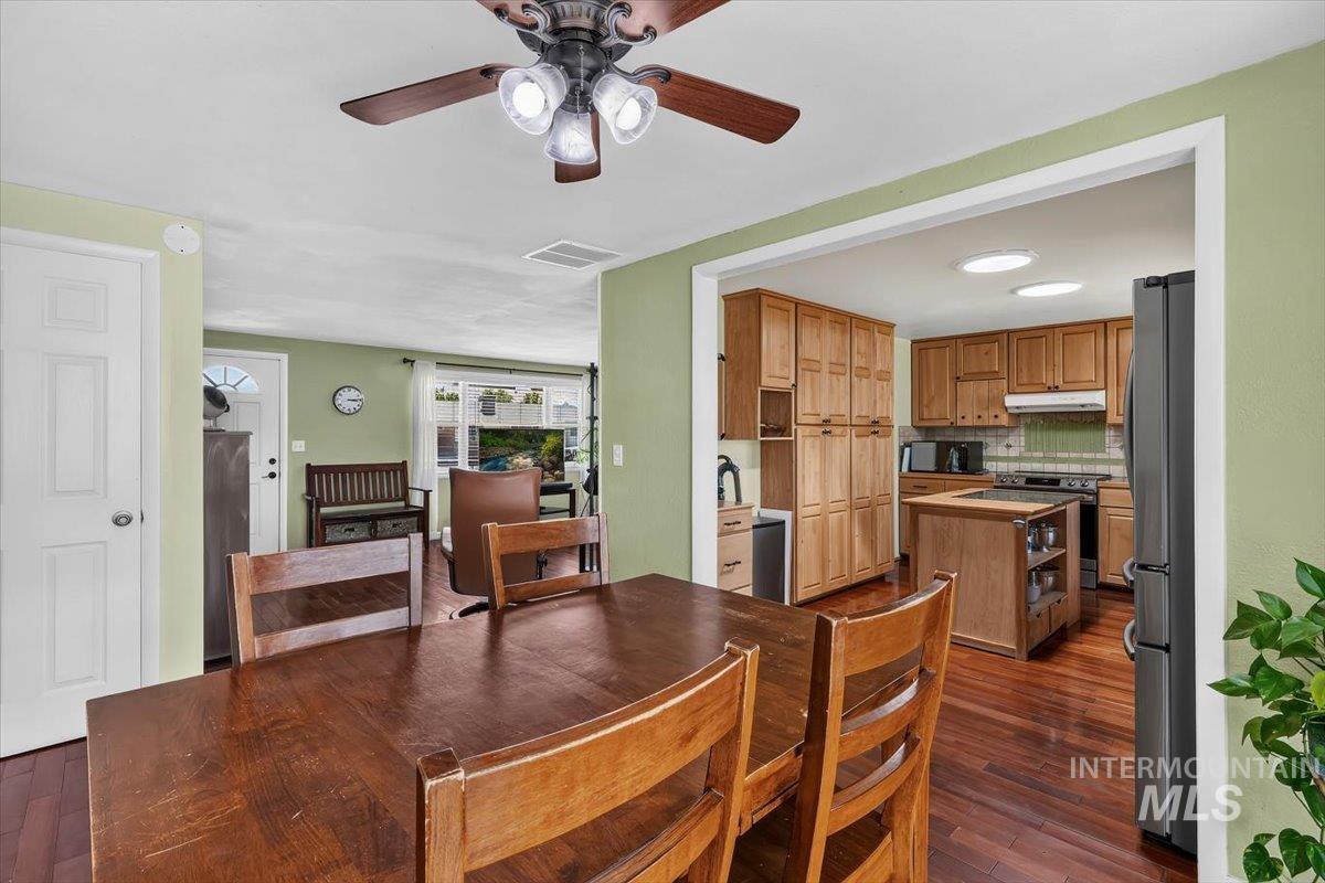 1216 Vista Dr, Emmett, Idaho 83617, 4 Bedrooms, 1.5 Bathrooms, Residential For Sale, Price $365,000, 98994780