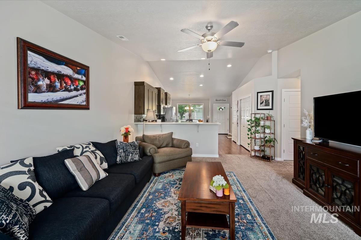 2727 E Apricot Dr, Meridian, Idaho 83646, 3 Bedrooms, 2 Bathrooms, Residential For Sale, Price $410,000, 98994782