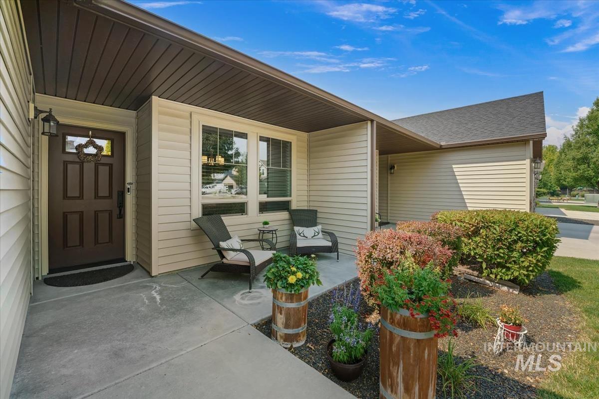 2727 E Apricot Dr, Meridian, Idaho 83646, 3 Bedrooms, 2 Bathrooms, Residential For Sale, Price $410,000, 98994782