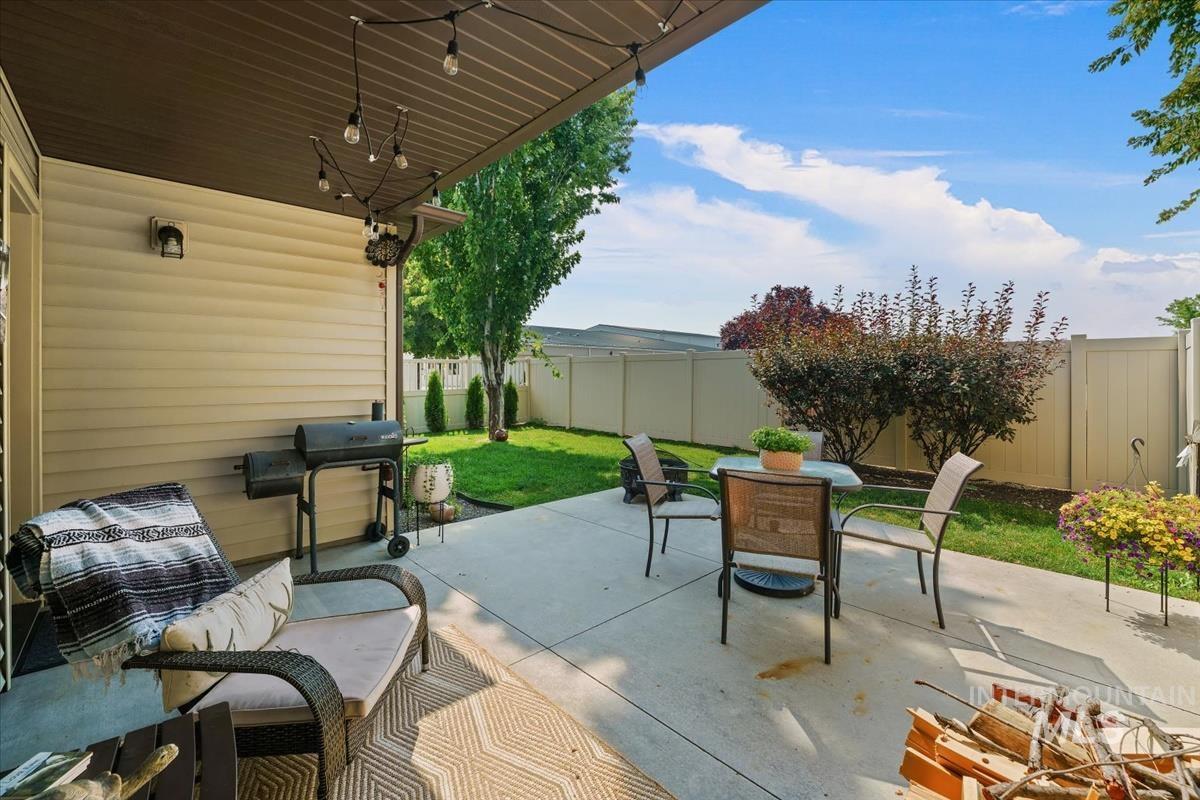 2727 E Apricot Dr, Meridian, Idaho 83646, 3 Bedrooms, 2 Bathrooms, Residential For Sale, Price $410,000, 98994782