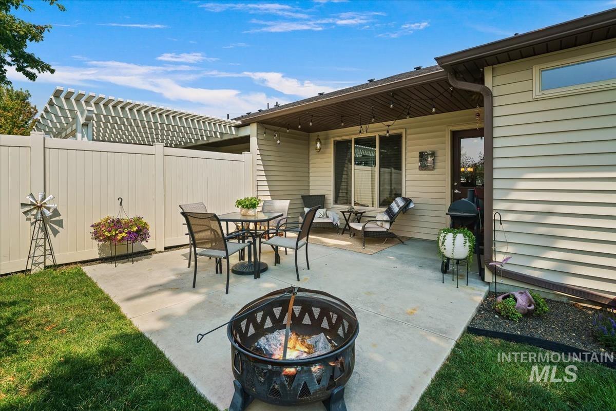 2727 E Apricot Dr, Meridian, Idaho 83646, 3 Bedrooms, 2 Bathrooms, Residential For Sale, Price $410,000, 98994782