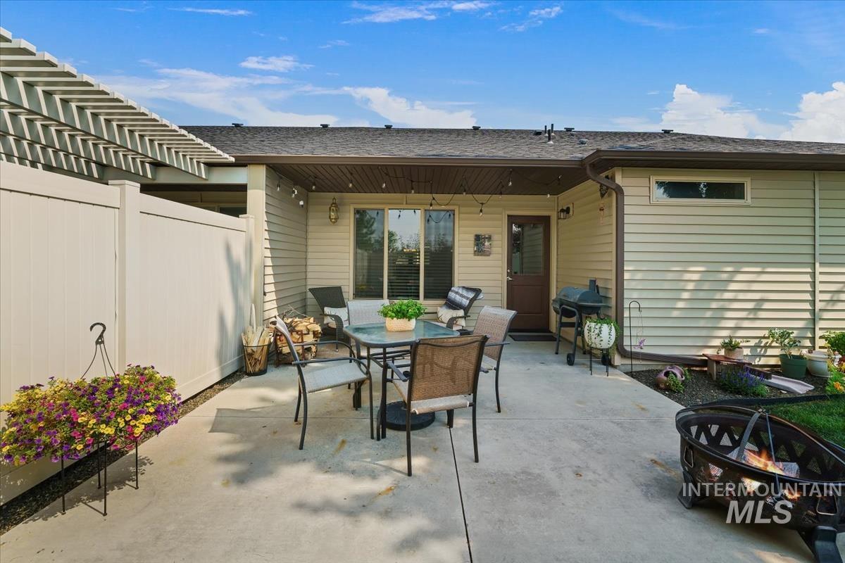 2727 E Apricot Dr, Meridian, Idaho 83646, 3 Bedrooms, 2 Bathrooms, Residential For Sale, Price $410,000, 98994782