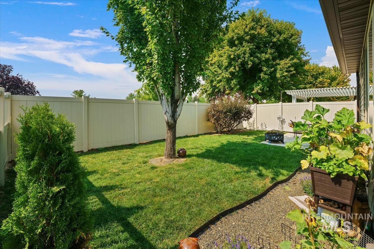 2727 E Apricot Dr, Meridian, Idaho 83646, 3 Bedrooms, 2 Bathrooms, Residential For Sale, Price $410,000, 98994782