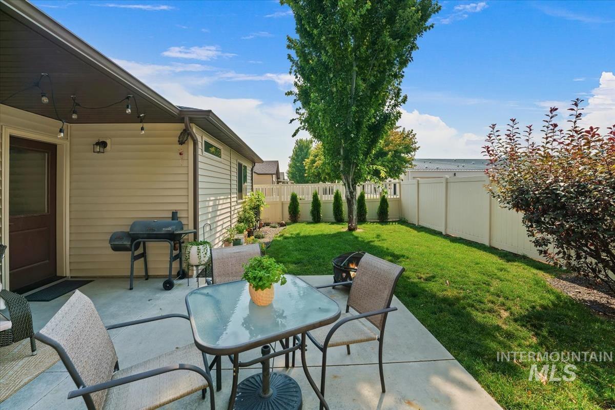 2727 E Apricot Dr, Meridian, Idaho 83646, 3 Bedrooms, 2 Bathrooms, Residential For Sale, Price $410,000, 98994782