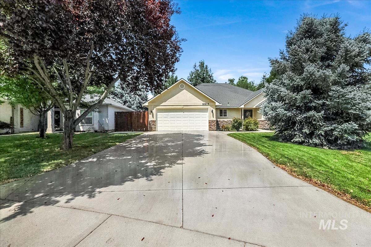 16915 N Darmady Loop, Nampa, Idaho 83687, 3 Bedrooms, 2 Bathrooms, Residential For Sale, Price $449,900, 98994786