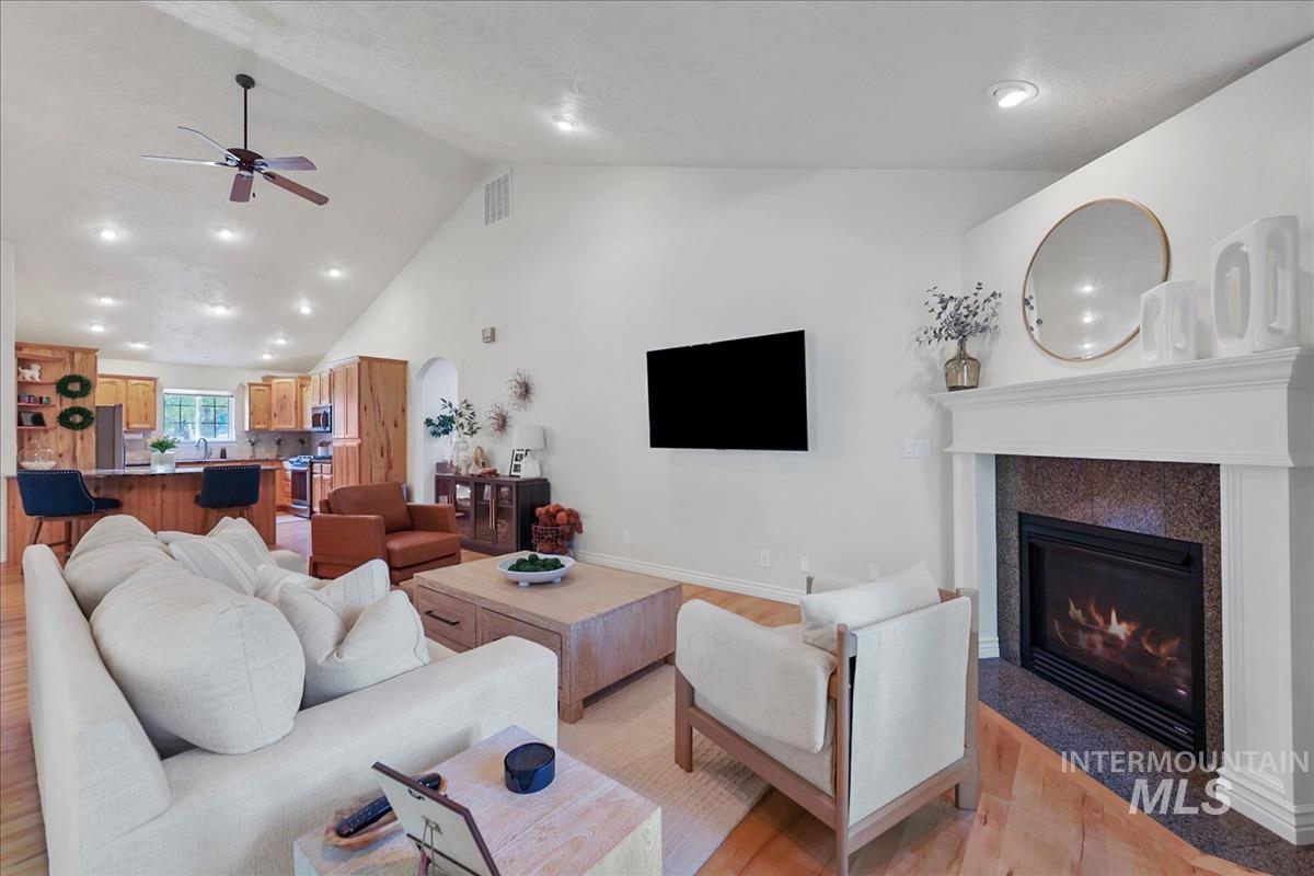 16915 N Darmady Loop, Nampa, Idaho 83687, 3 Bedrooms, 2 Bathrooms, Residential For Sale, Price $449,900, 98994786