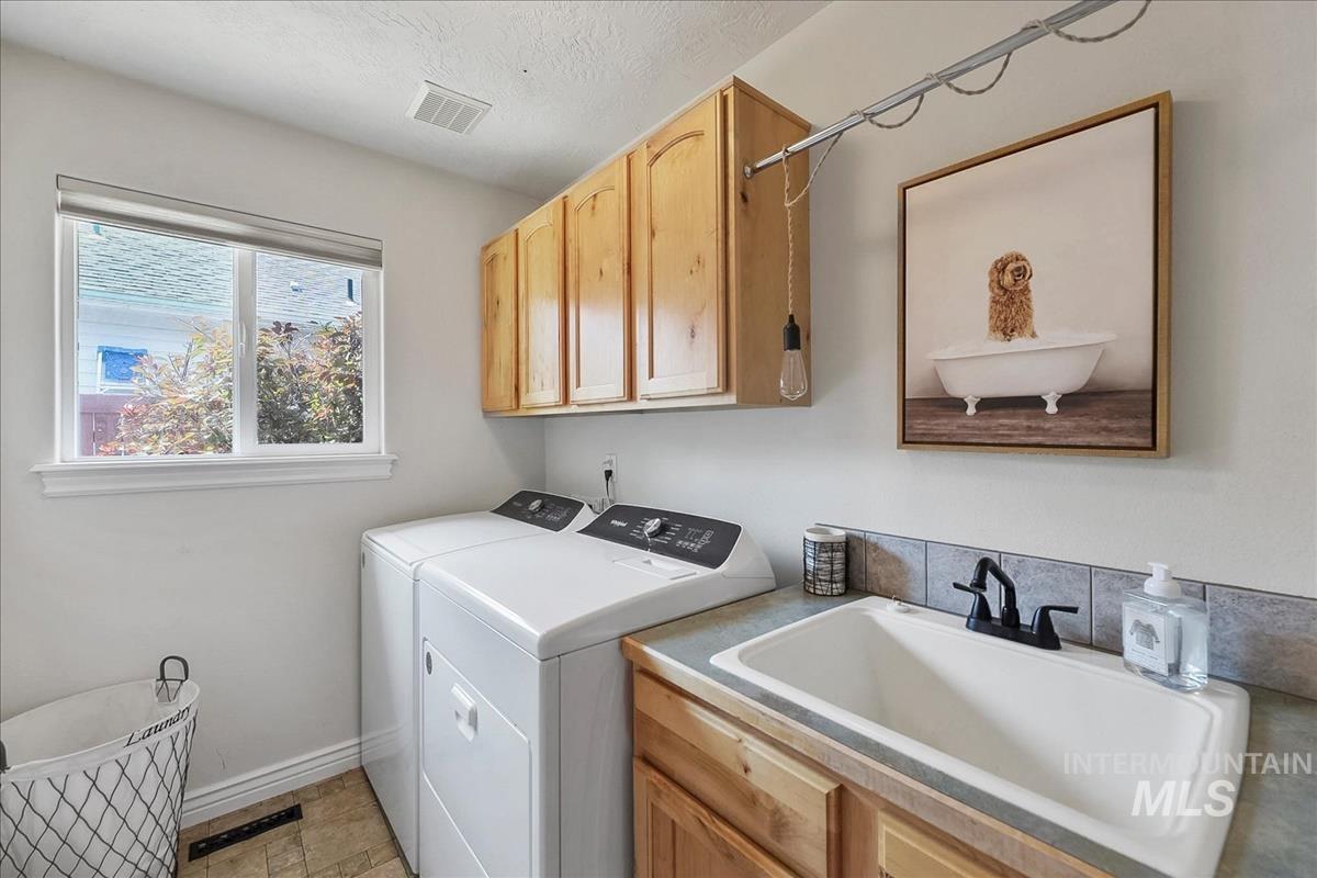 16915 N Darmady Loop, Nampa, Idaho 83687, 3 Bedrooms, 2 Bathrooms, Residential For Sale, Price $449,900, 98994786