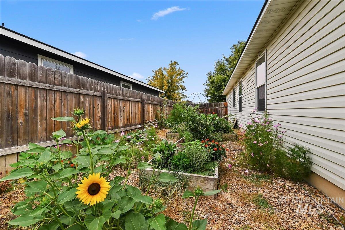 11803 Penobscot St, Caldwell, Idaho 83605, 3 Bedrooms, 2 Bathrooms, Residential For Sale, Price $374,900, 98994789
