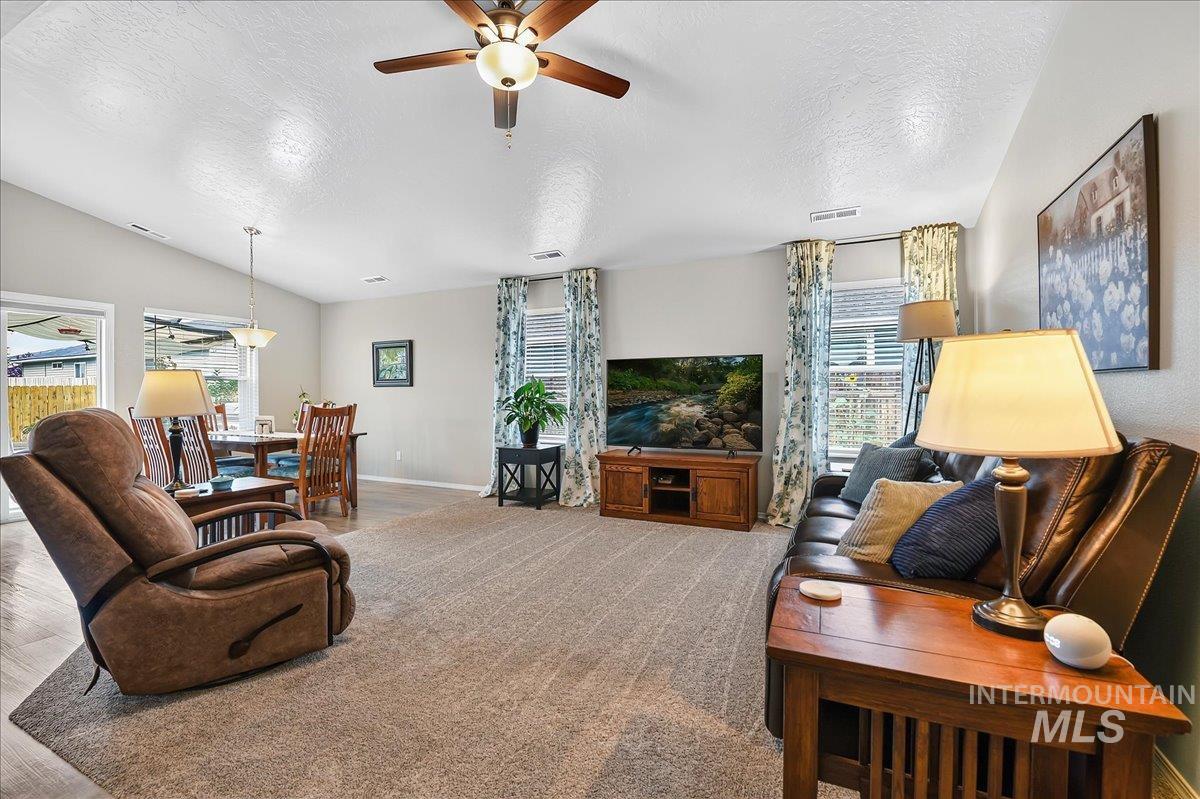 11803 Penobscot St, Caldwell, Idaho 83605, 3 Bedrooms, 2 Bathrooms, Residential For Sale, Price $374,900, 98994789