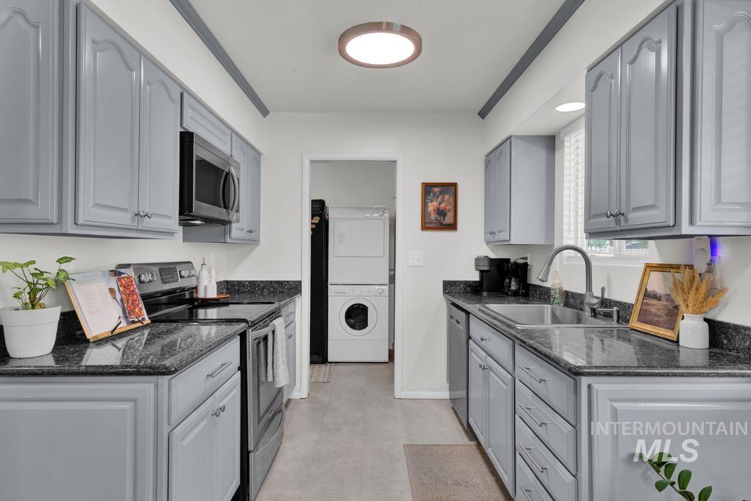 220 N Owyhee Street, Boise, Idaho 83706, 2 Bedrooms, 1 Bathroom, Residential Income For Sale, Price $685,000,MLS 98994790