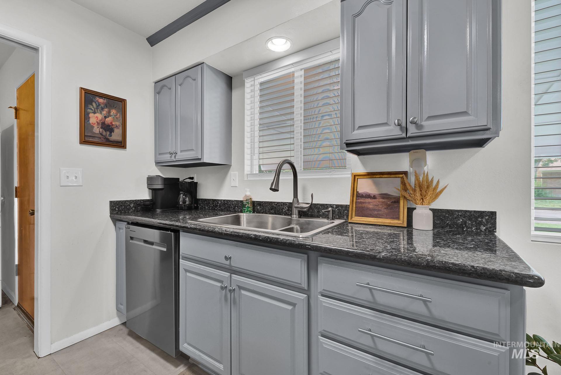 220 N Owyhee Street, Boise, Idaho 83706, 2 Bedrooms, 1 Bathroom, Residential Income For Sale, Price $685,000,MLS 98994790