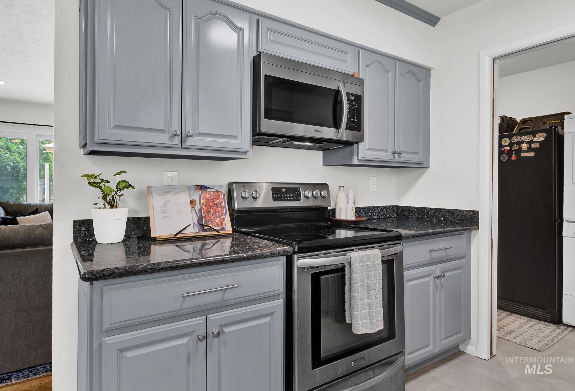 220 N Owyhee Street, Boise, Idaho 83706, 2 Bedrooms, 1 Bathroom, Residential Income For Sale, Price $685,000,MLS 98994790