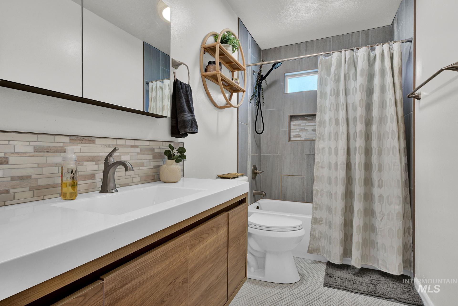 220 N Owyhee Street, Boise, Idaho 83706, 2 Bedrooms, 1 Bathroom, Residential Income For Sale, Price $685,000,MLS 98994790