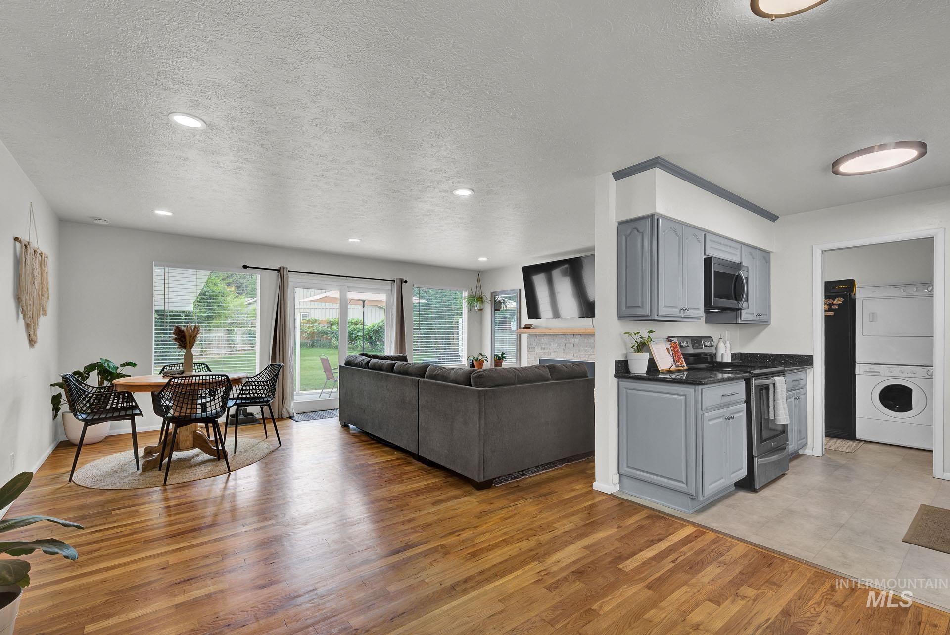 220 N Owyhee Street, Boise, Idaho 83706, 2 Bedrooms, 1 Bathroom, Residential Income For Sale, Price $685,000,MLS 98994790