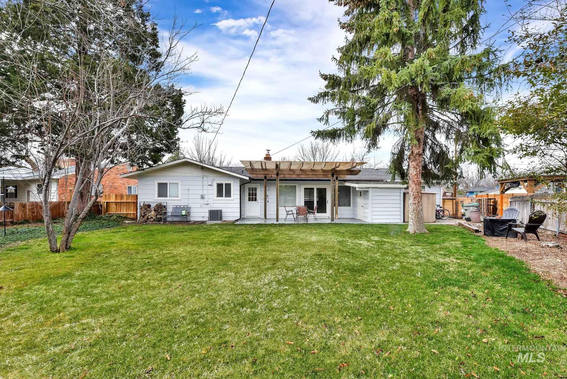 220 N Owyhee Street, Boise, Idaho 83706, 2 Bedrooms, 1 Bathroom, Residential Income For Sale, Price $685,000,MLS 98994790