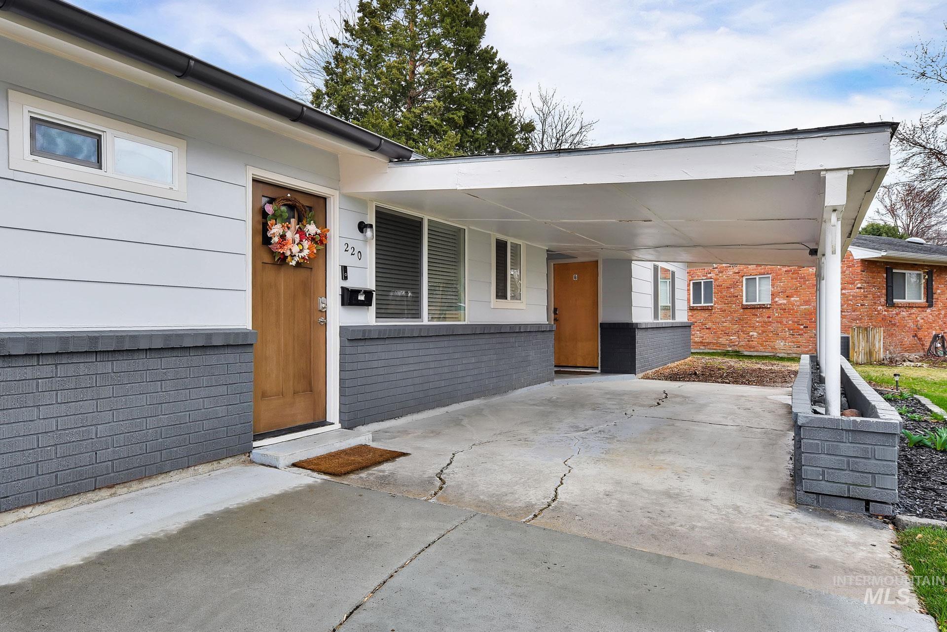 220 N Owyhee Street, Boise, Idaho 83706, 2 Bedrooms, 1 Bathroom, Residential Income For Sale, Price $685,000,MLS 98994790
