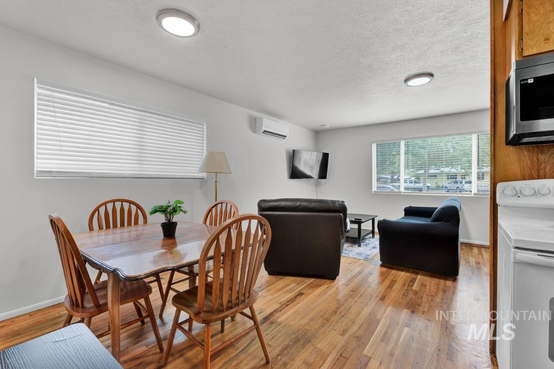 220 N Owyhee Street, Boise, Idaho 83706, 2 Bedrooms, 1 Bathroom, Residential Income For Sale, Price $685,000,MLS 98994790