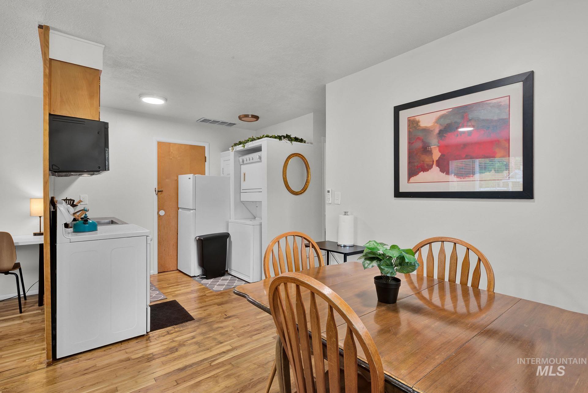 220 N Owyhee Street, Boise, Idaho 83706, 2 Bedrooms, 1 Bathroom, Residential Income For Sale, Price $685,000,MLS 98994790