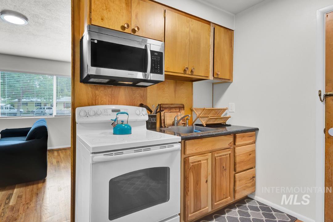 220 N Owyhee Street, Boise, Idaho 83706, 2 Bedrooms, 1 Bathroom, Residential Income For Sale, Price $685,000,MLS 98994790