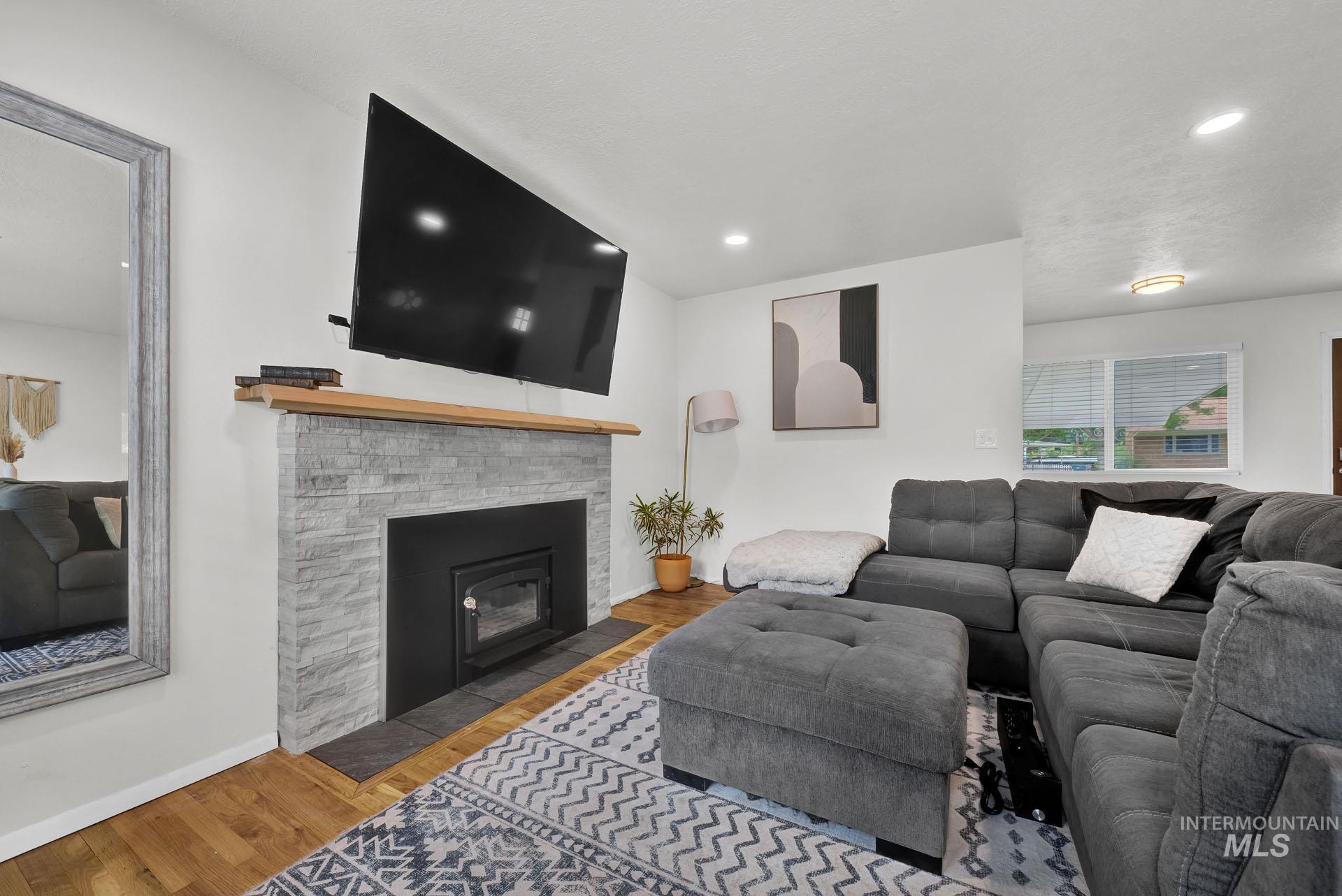 220 N Owyhee Street, Boise, Idaho 83706, 2 Bedrooms, 1 Bathroom, Residential Income For Sale, Price $685,000,MLS 98994790