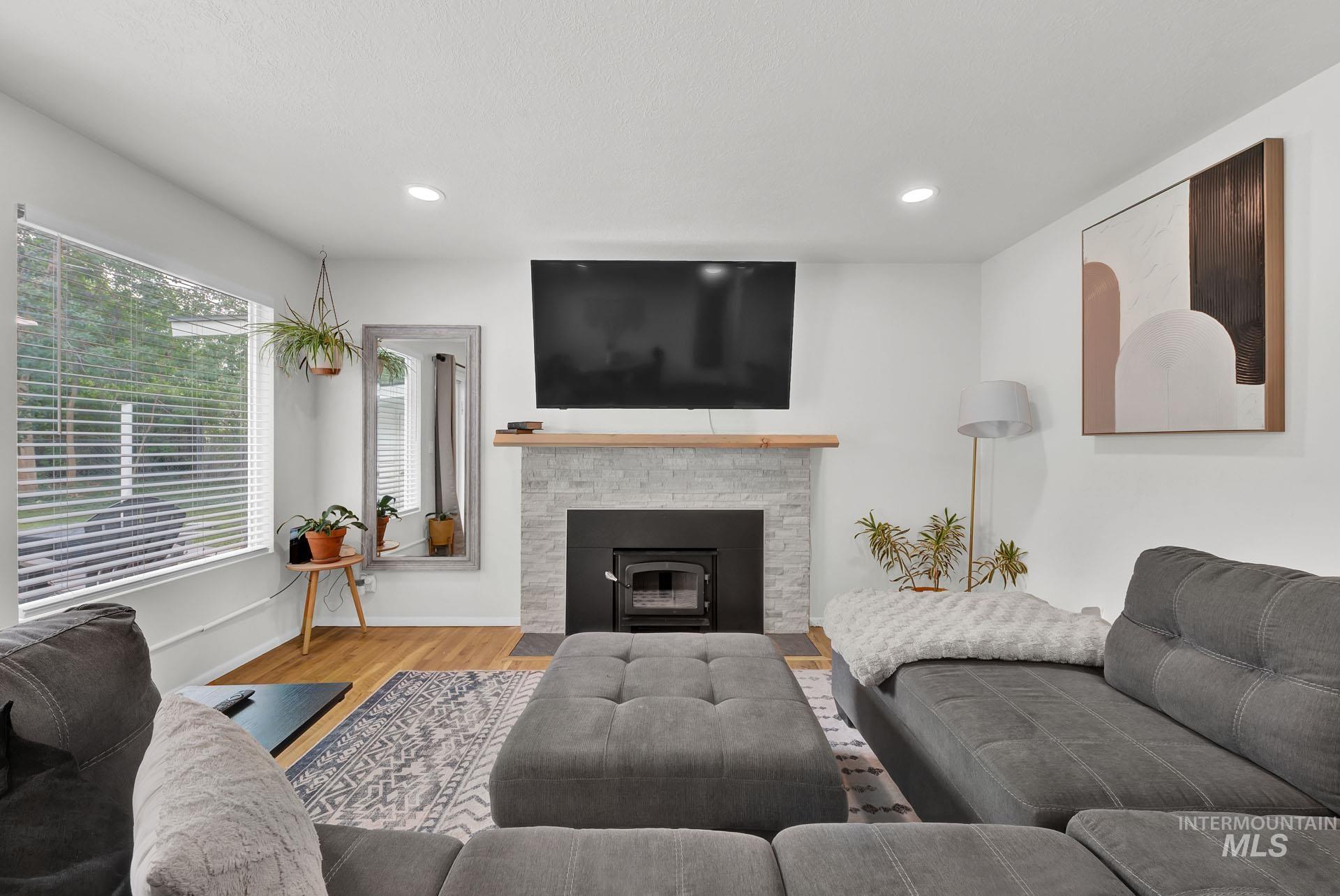 220 N Owyhee Street, Boise, Idaho 83706, 2 Bedrooms, 1 Bathroom, Residential Income For Sale, Price $685,000,MLS 98994790