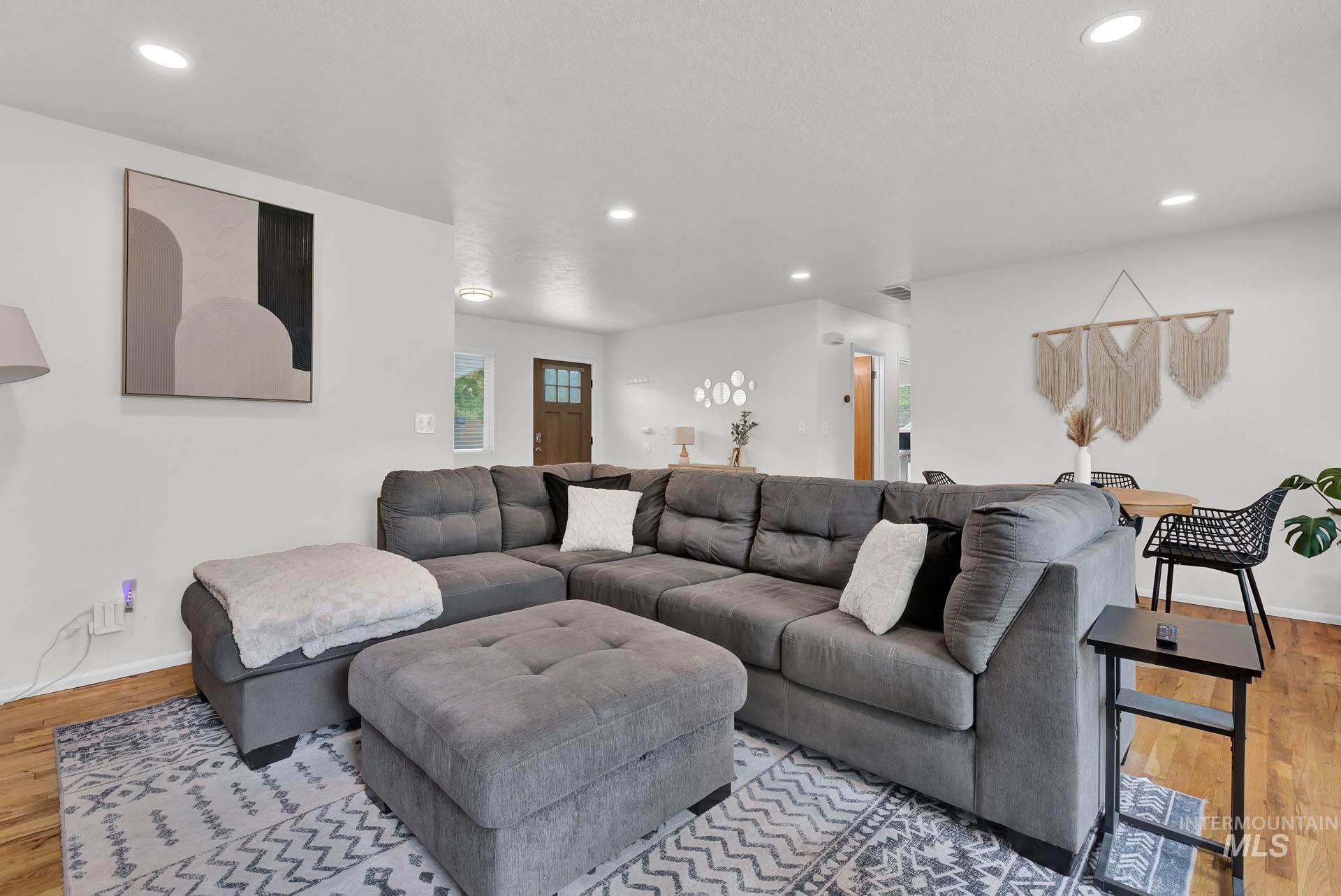 220 N Owyhee Street, Boise, Idaho 83706, 2 Bedrooms, 1 Bathroom, Residential Income For Sale, Price $685,000,MLS 98994790