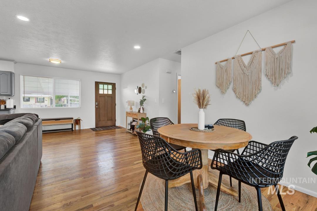 220 N Owyhee Street, Boise, Idaho 83706, 2 Bedrooms, 1 Bathroom, Residential Income For Sale, Price $685,000,MLS 98994790