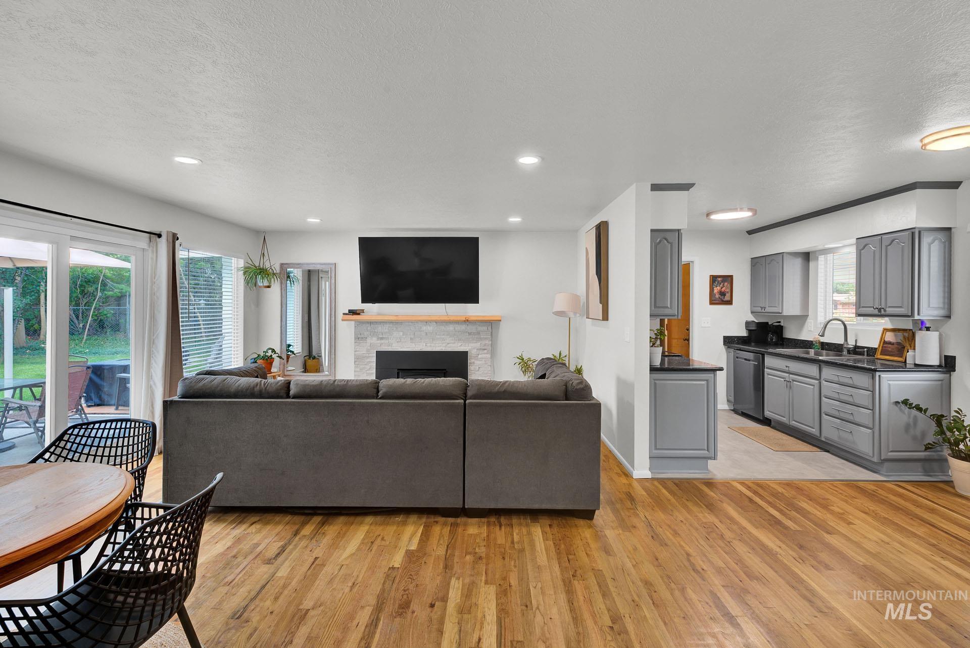 220 N Owyhee Street, Boise, Idaho 83706, 2 Bedrooms, 1 Bathroom, Residential Income For Sale, Price $685,000,MLS 98994790