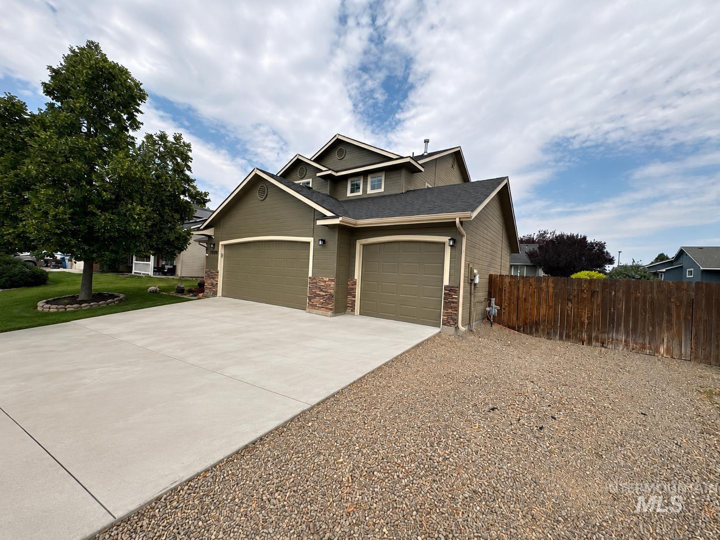 1400 NW Dry Creek, Mountain Home, Idaho 83647, 4 Bedrooms, 2.5 Bathrooms, Residential For Sale, Price $424,900,MLS 98994792
