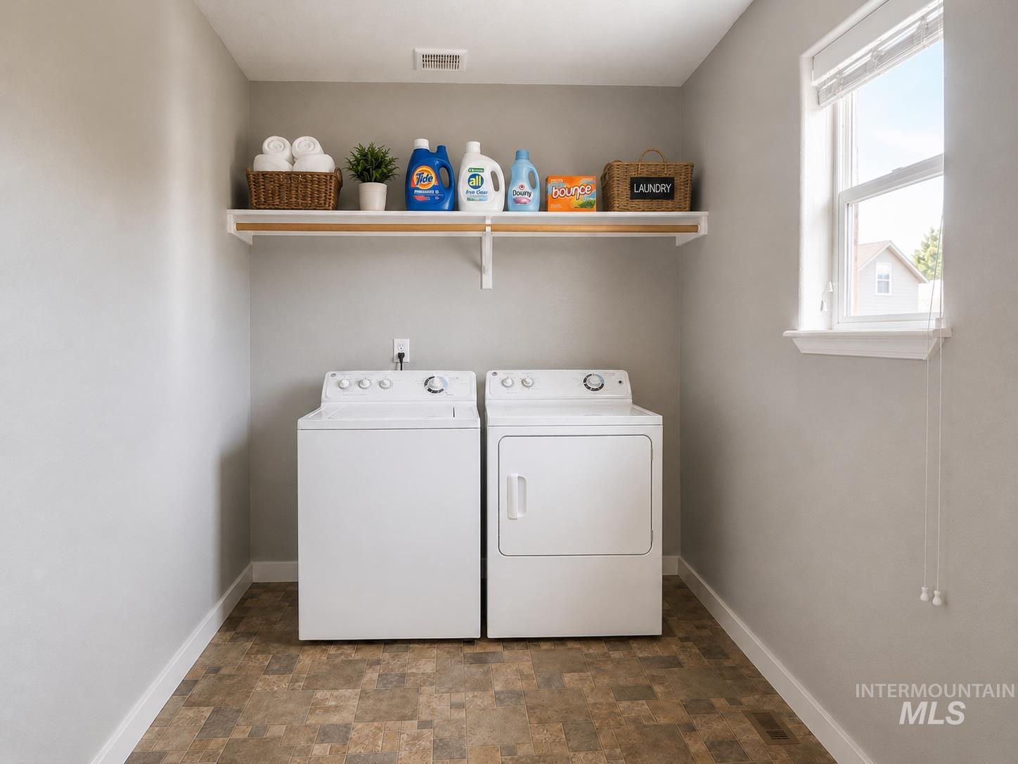 1400 NW Dry Creek, Mountain Home, Idaho 83647, 4 Bedrooms, 2.5 Bathrooms, Residential For Sale, Price $424,900,MLS 98994792