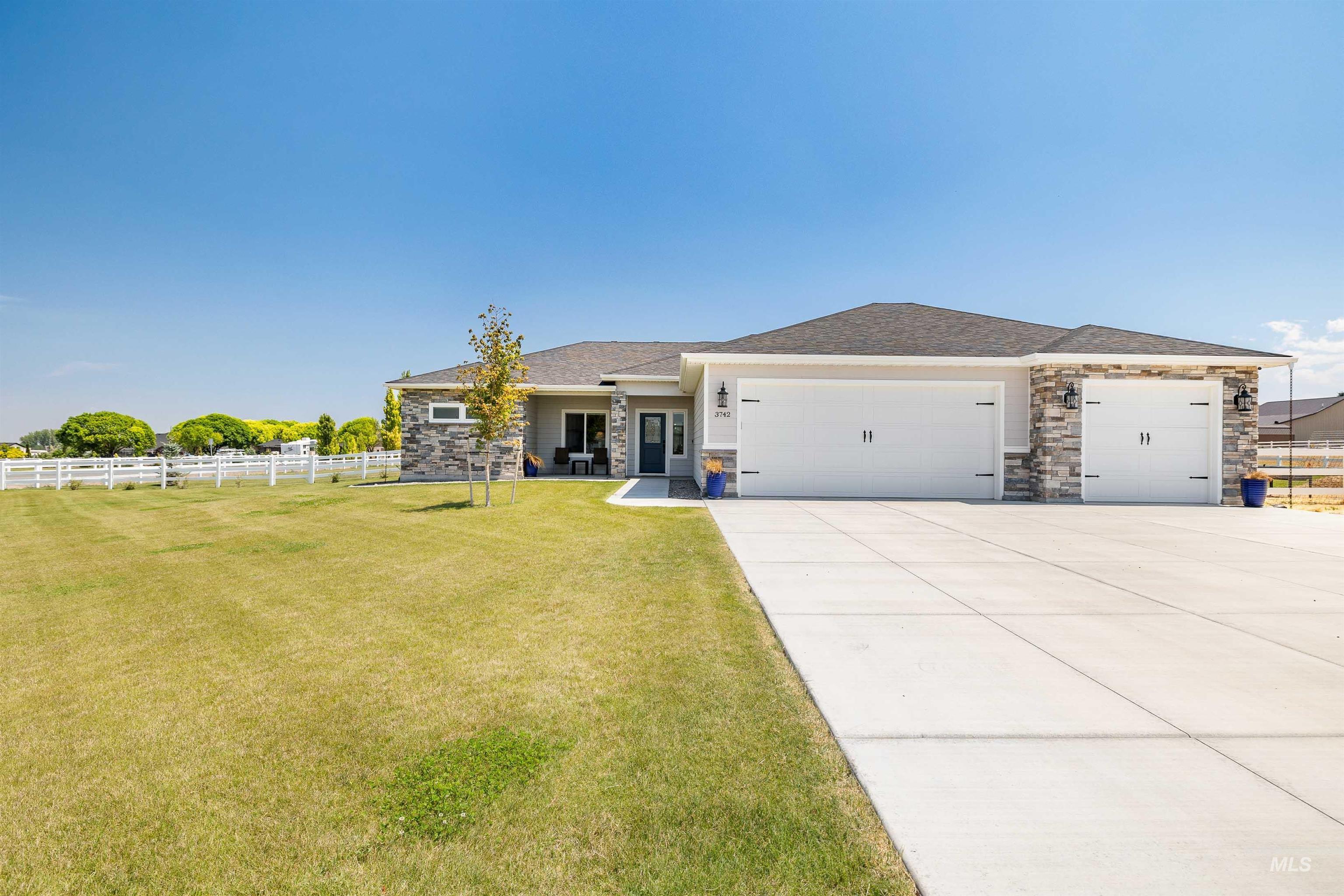 3742 N 2469 E, Twin Falls, Idaho 83301, 3 Bedrooms, 2 Bathrooms, Residential For Sale, Price $799,999, 98994801