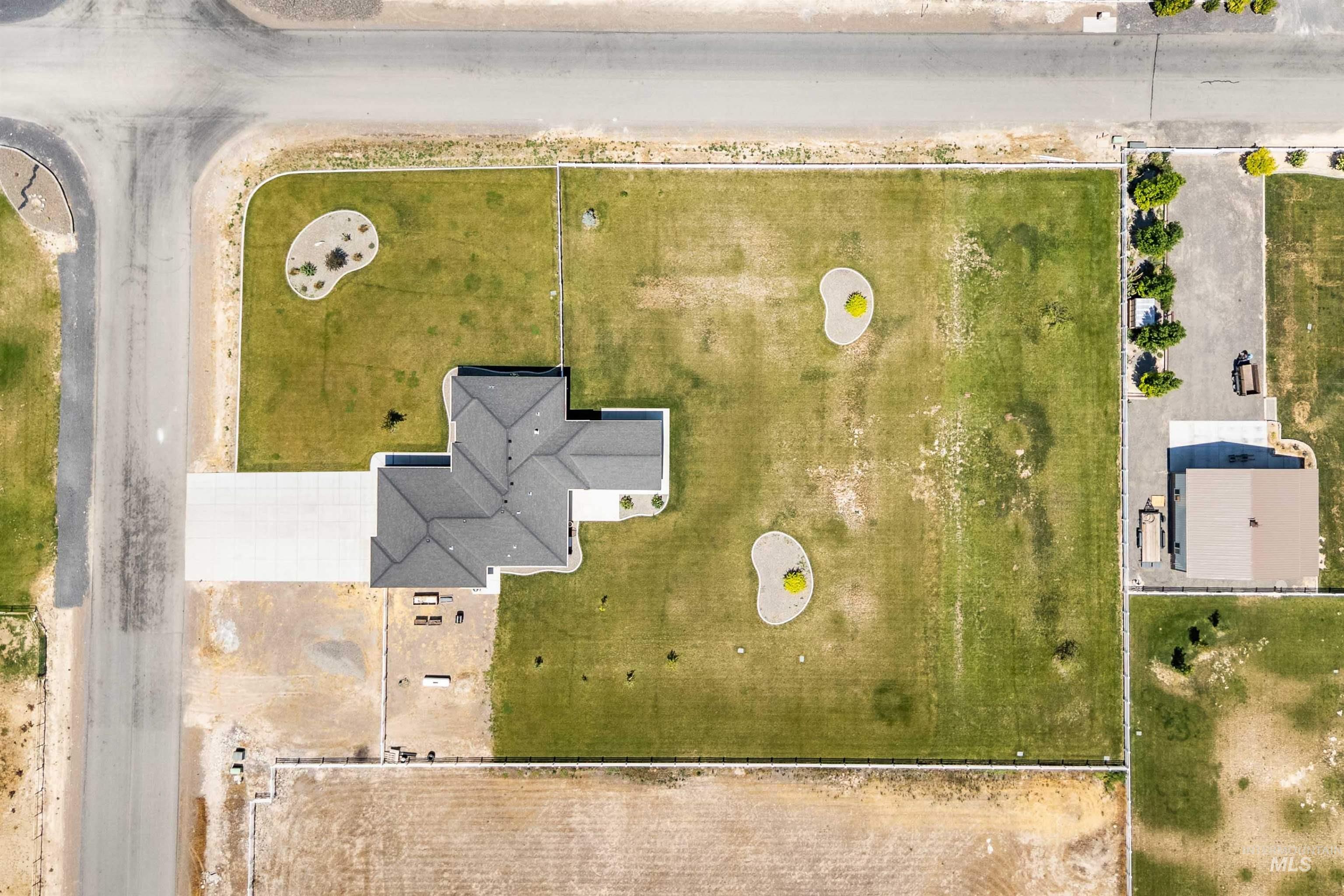 3742 N 2469 E, Twin Falls, Idaho 83301, 3 Bedrooms, 2 Bathrooms, Residential For Sale, Price $799,999,MLS 98994801