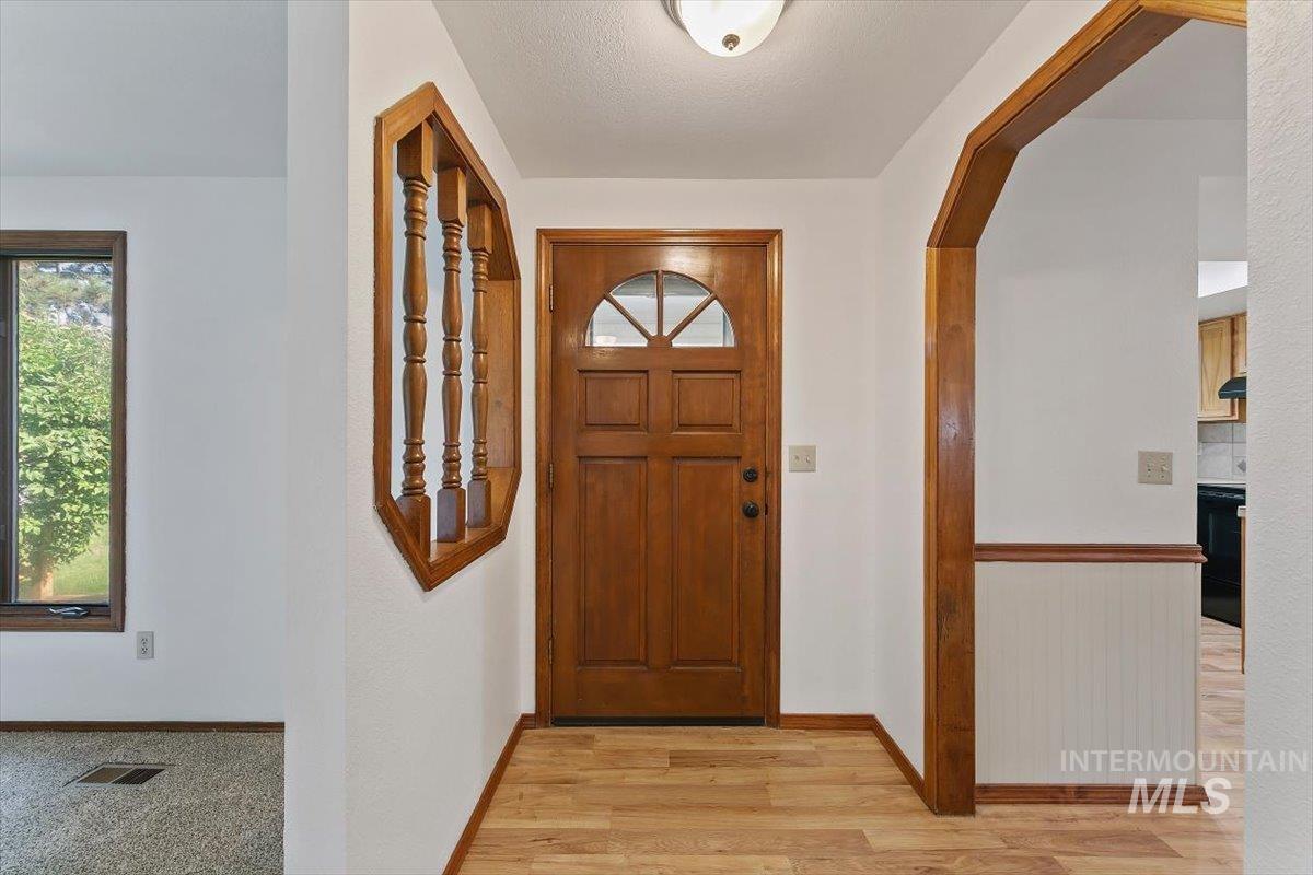 10321 W Macaw Ct, Boise, Idaho 83704, 3 Bedrooms, 2 Bathrooms, Residential For Sale, Price $449,900,MLS 98994804