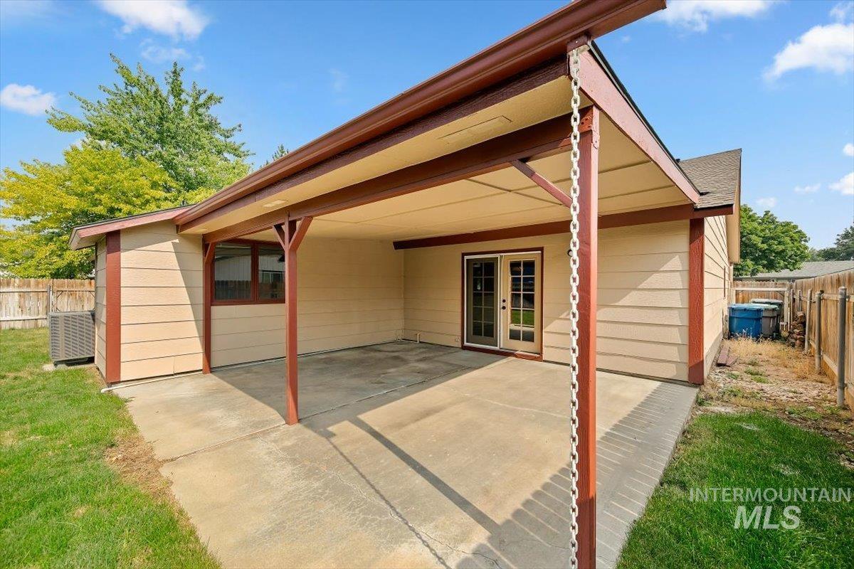 10321 W Macaw Ct, Boise, Idaho 83704, 3 Bedrooms, 2 Bathrooms, Residential For Sale, Price $449,900,MLS 98994804