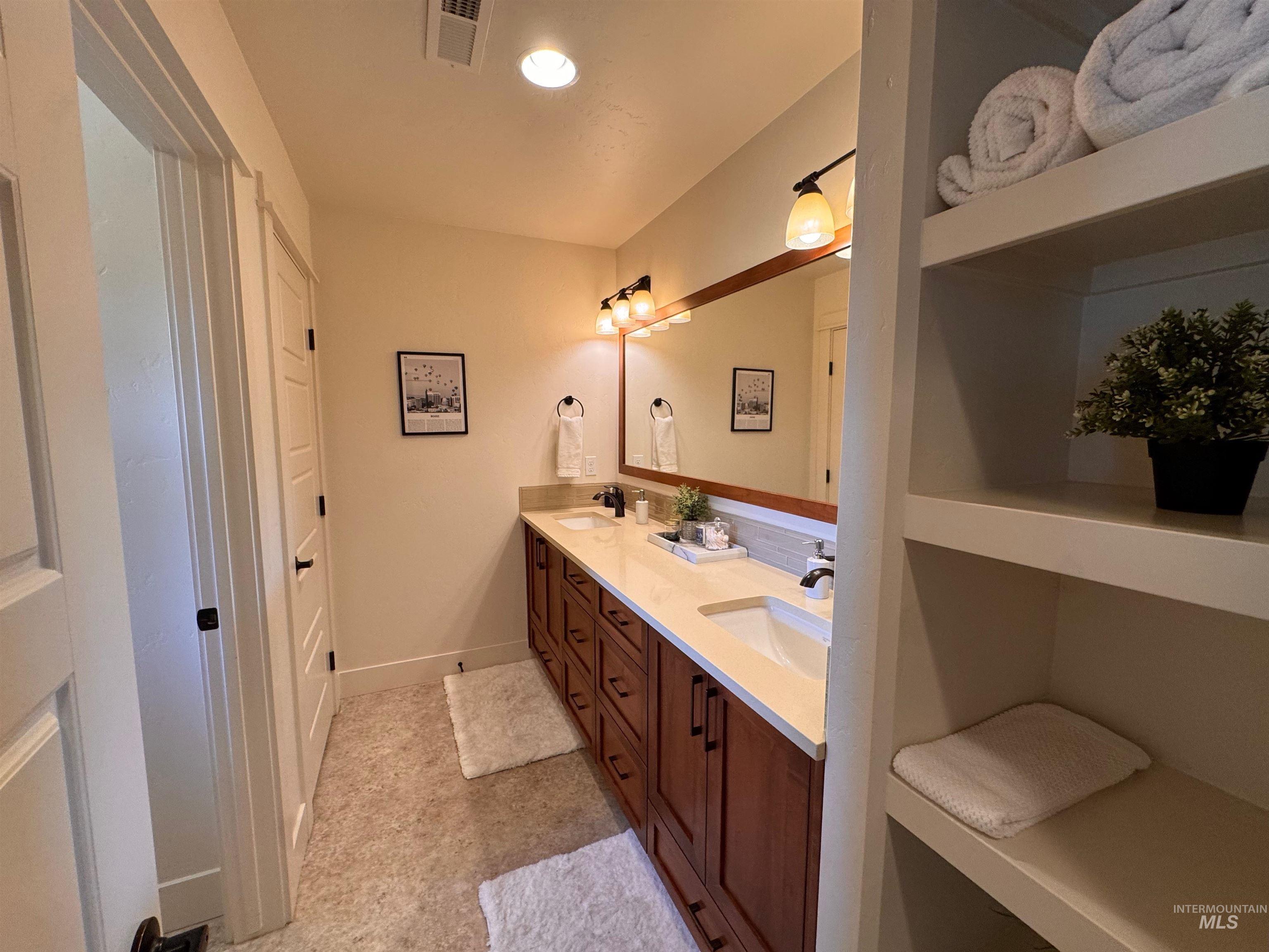 2577 S Trailwood Way, Boise, Idaho 83716, 5 Bedrooms, 3 Bathrooms, Residential For Sale, Price $985,000, 98994807