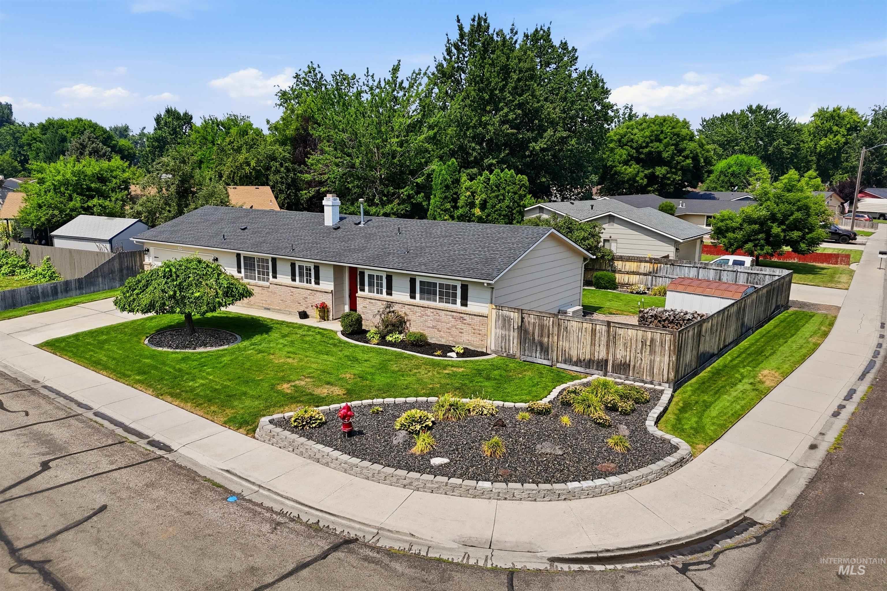 420 E Amanita, Eagle, Idaho 83616, 3 Bedrooms, 1 Bathroom, Residential For Sale, Price $429,900, 98994809
