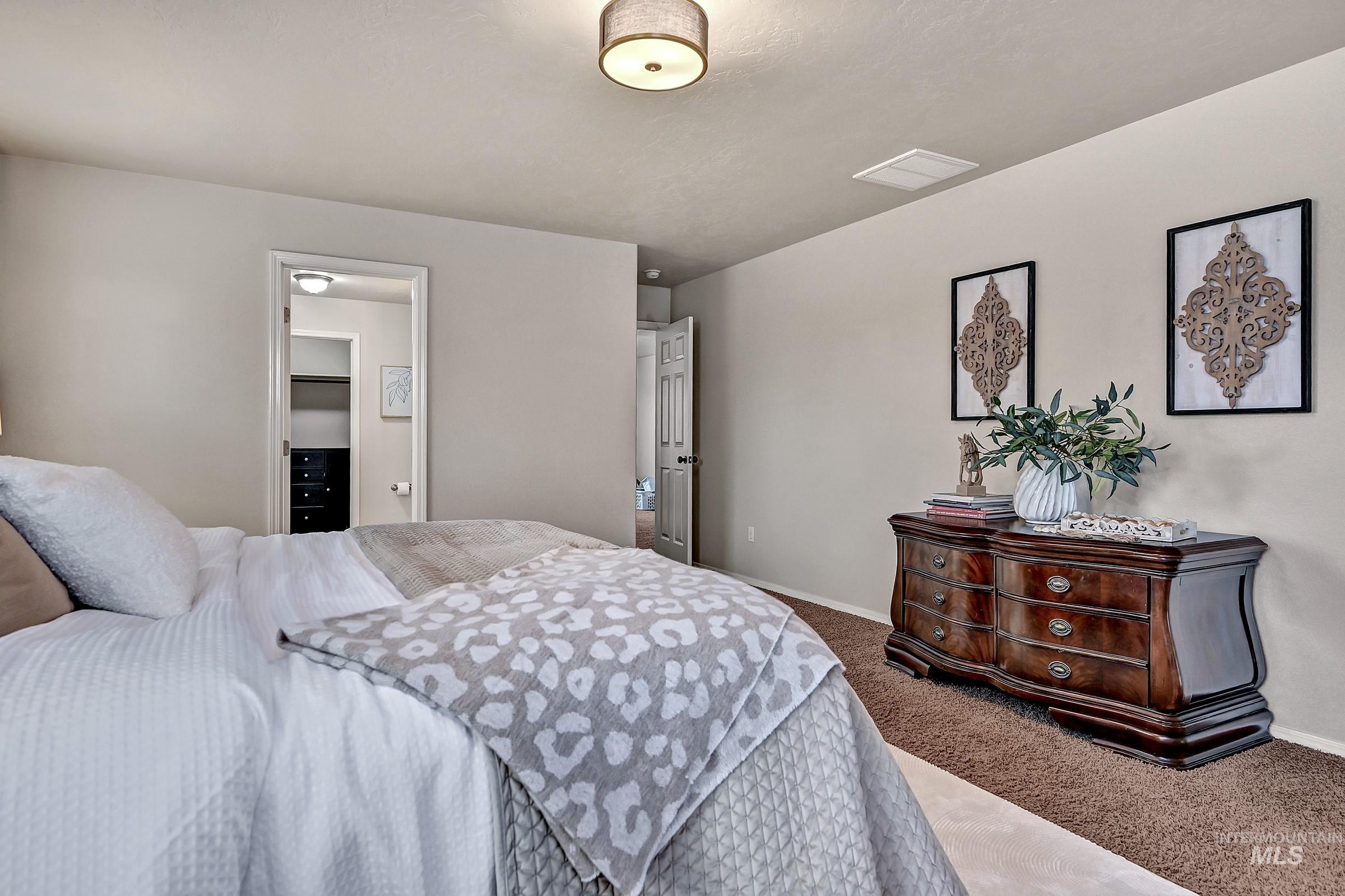 5326 N Isla Ave, Meridian, Idaho 83646, 4 Bedrooms, 2.5 Bathrooms, Residential For Sale, Price $569,000, 98994811