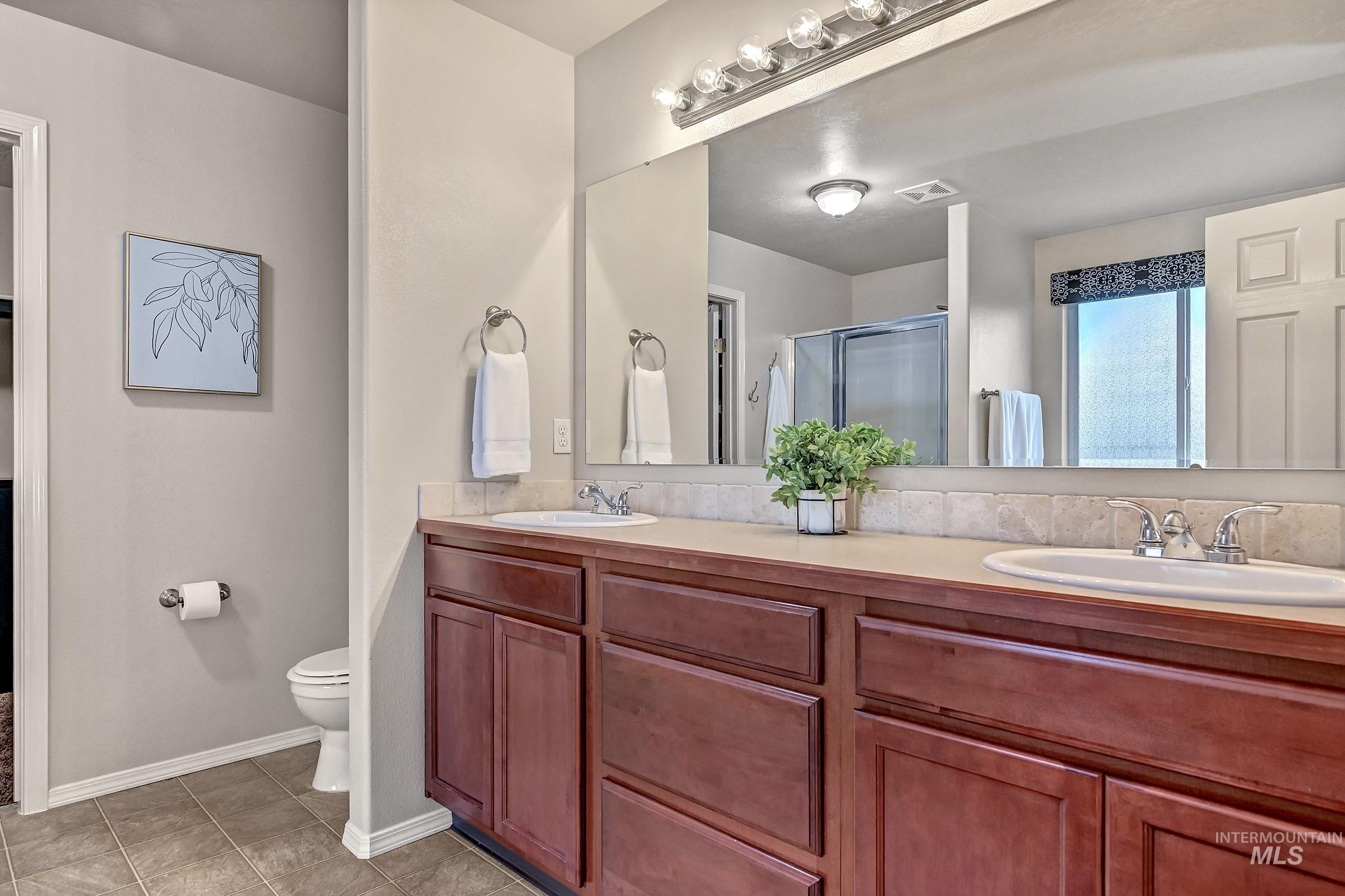 5326 N Isla Ave, Meridian, Idaho 83646, 4 Bedrooms, 2.5 Bathrooms, Residential For Sale, Price $569,000, 98994811