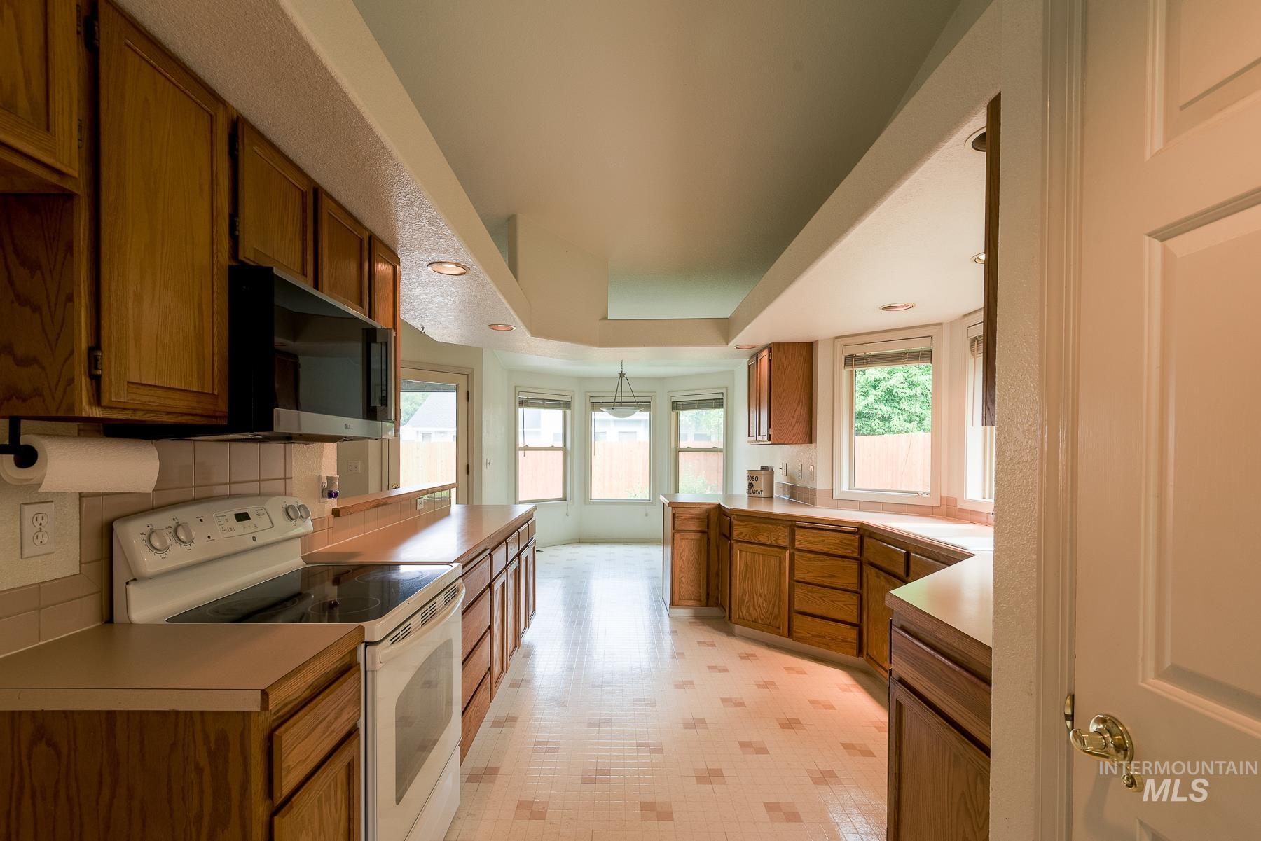 10080 W Whirlaway Dr, Boise, Idaho 83704, 3 Bedrooms, 2 Bathrooms, Residential For Sale, Price $484,900,MLS 98994812