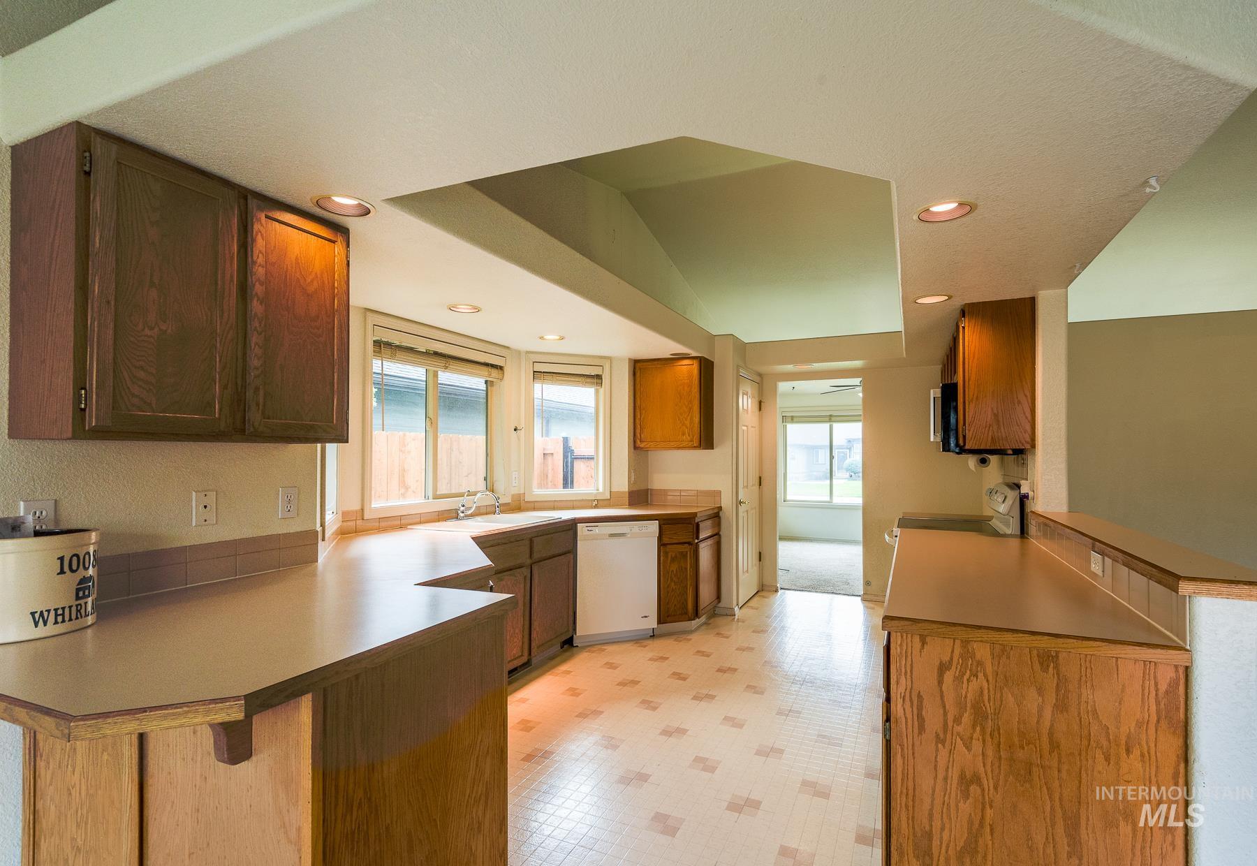 10080 W Whirlaway Dr, Boise, Idaho 83704, 3 Bedrooms, 2 Bathrooms, Residential For Sale, Price $484,900,MLS 98994812