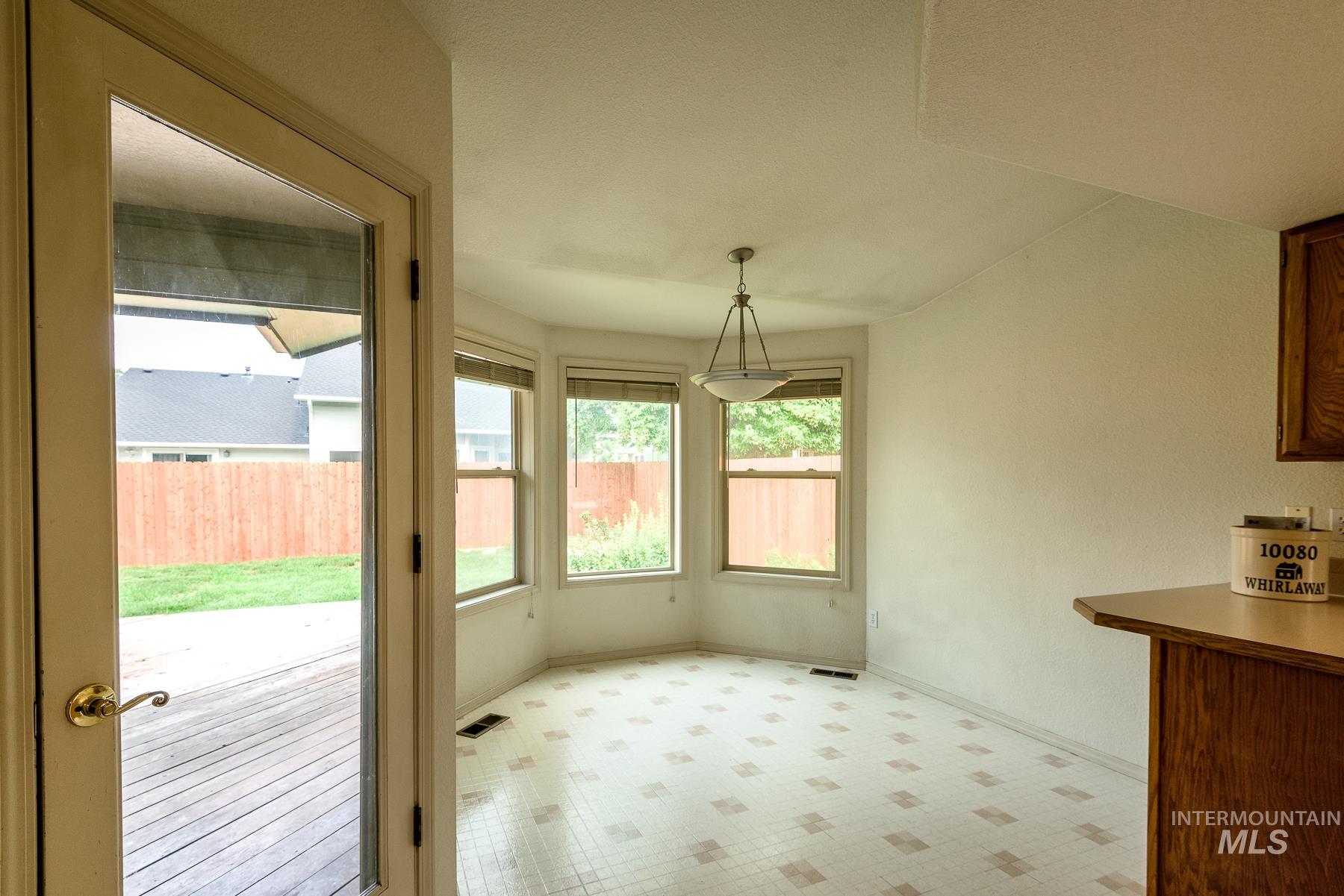 10080 W Whirlaway Dr, Boise, Idaho 83704, 3 Bedrooms, 2 Bathrooms, Residential For Sale, Price $484,900,MLS 98994812