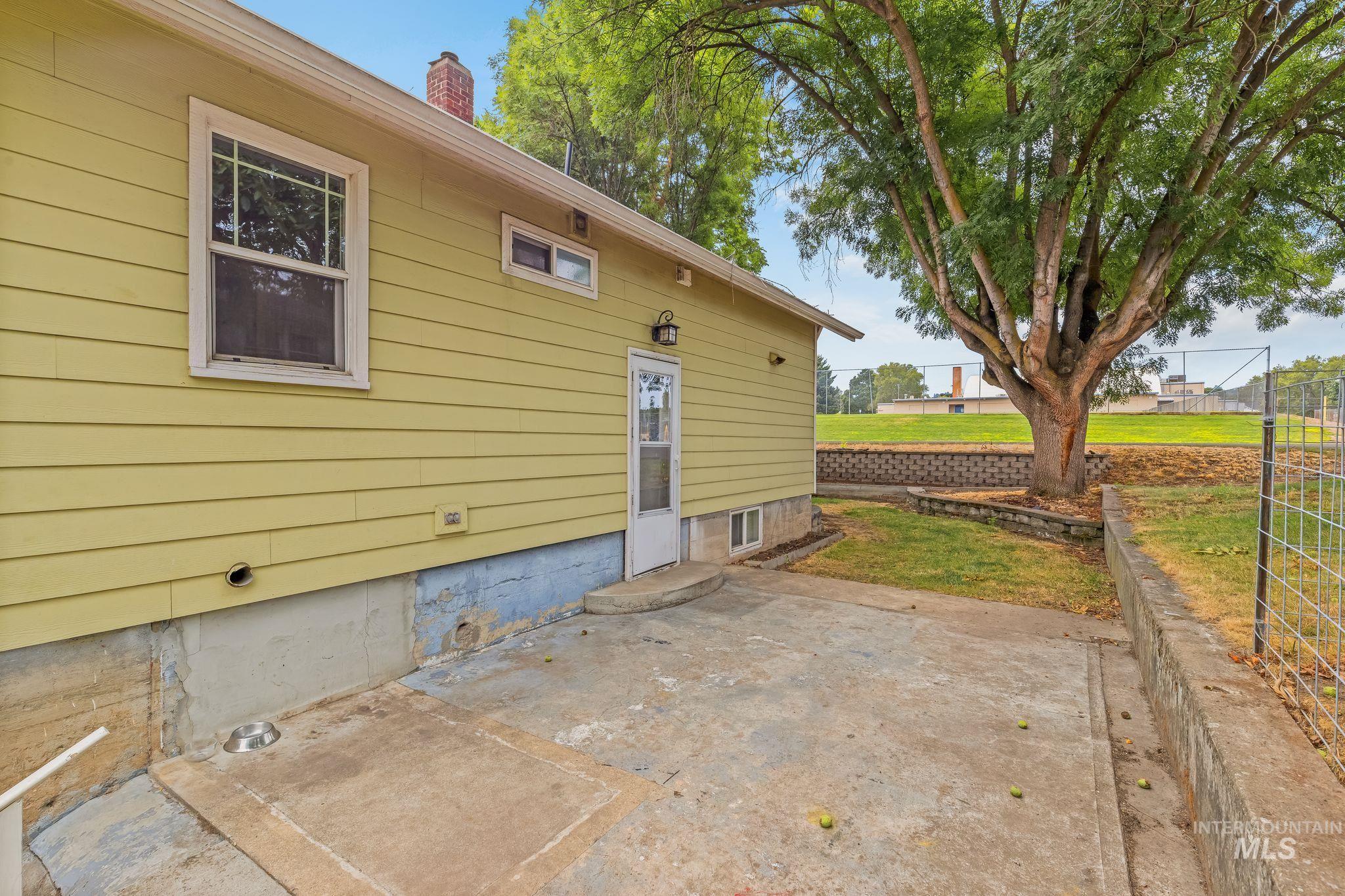 1517 11th Avenue, Lewiston, Idaho 83501, 3 Bedrooms, 2 Bathrooms, Residential For Sale, Price $343,000, 98994819