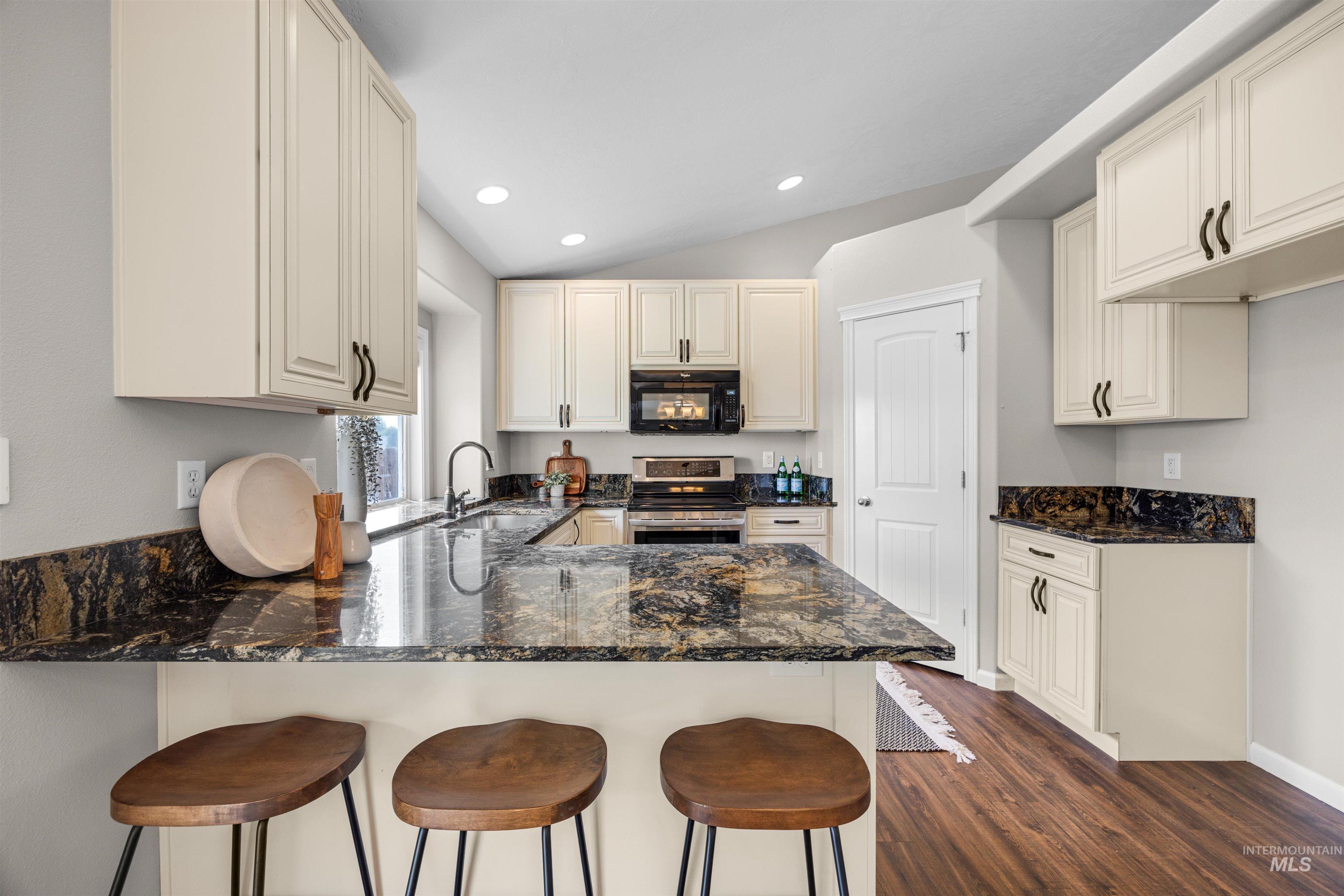 1671 W Apgar Creek Dr., Meridian, Idaho 83646, 4 Bedrooms, 2.5 Bathrooms, Residential For Sale, Price $469,900, 98994822