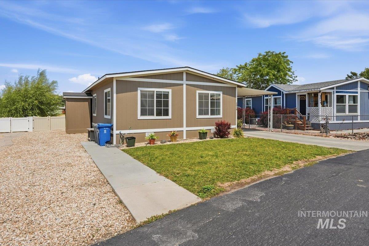 2038 Blue Spruce Ln, Boise, Idaho 83716, 3 Bedrooms, 2 Bathrooms, Residential For Sale, Price $224,900,MLS 98994832