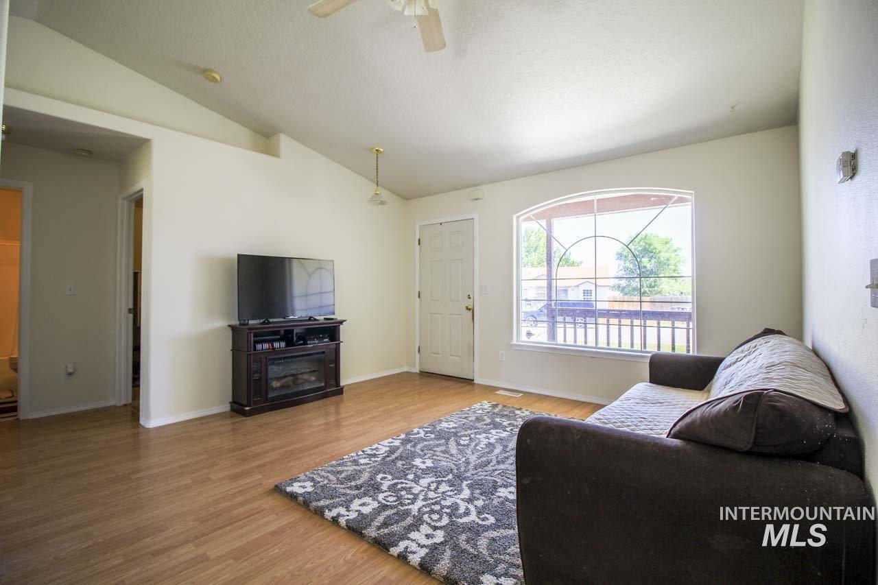 509 cedar park Ln, Nampa, Idaho 83686, 3 Bedrooms, 2 Bathrooms, Residential For Sale, Price $329,900,MLS 98994841