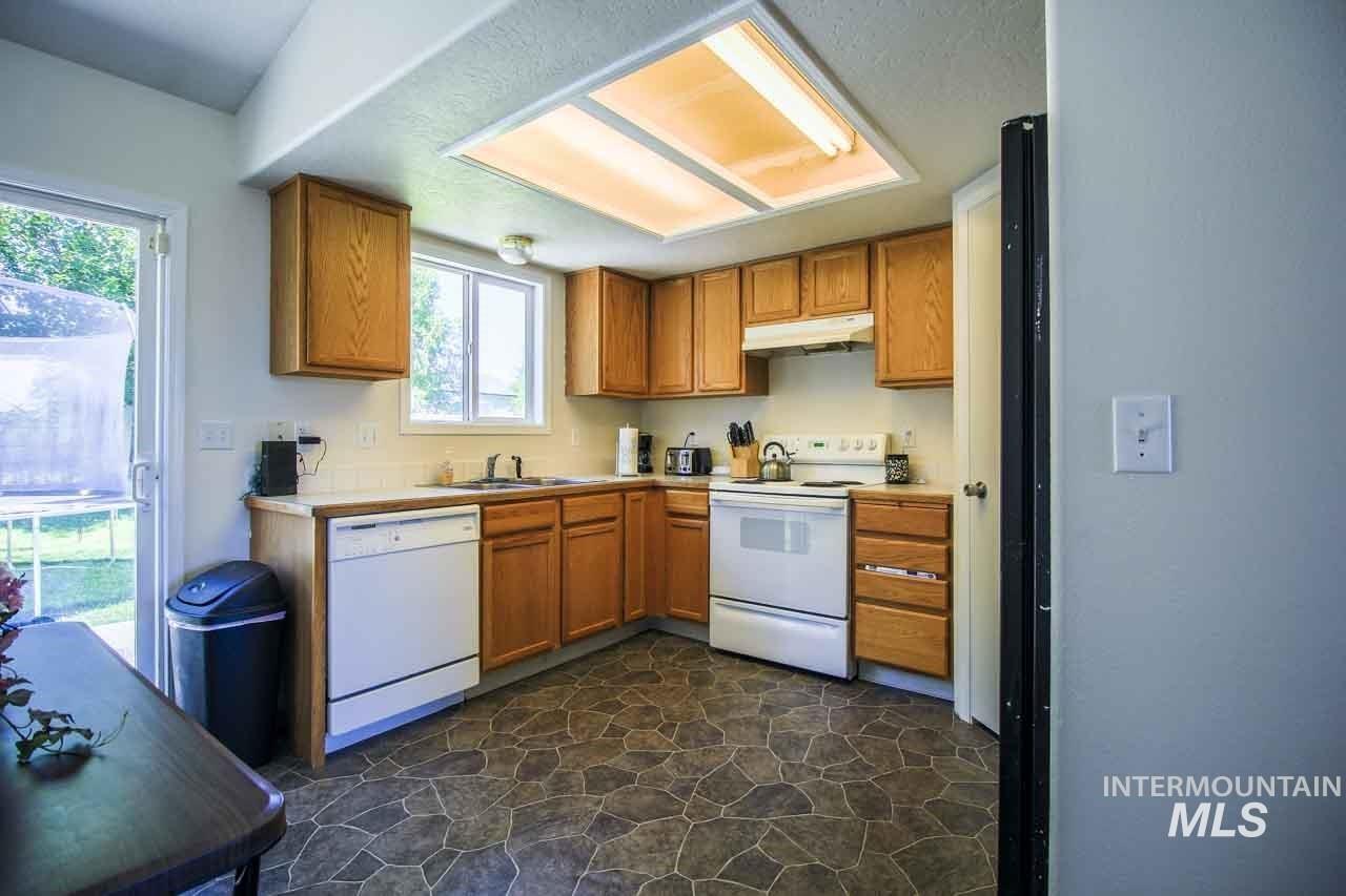 509 cedar park Ln, Nampa, Idaho 83686, 3 Bedrooms, 2 Bathrooms, Residential For Sale, Price $329,900,MLS 98994841