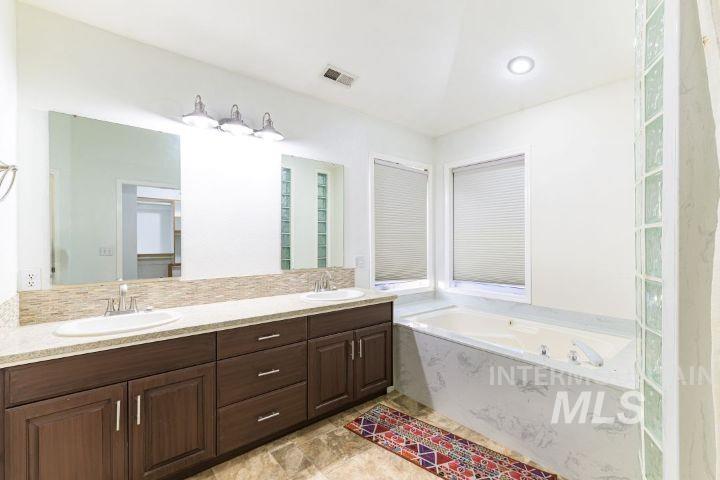3160 E Springwood Dr, Meridian, Idaho 83642, 6 Bedrooms, 4 Bathrooms, Residential For Sale, Price $1,275,000,MLS 98994852